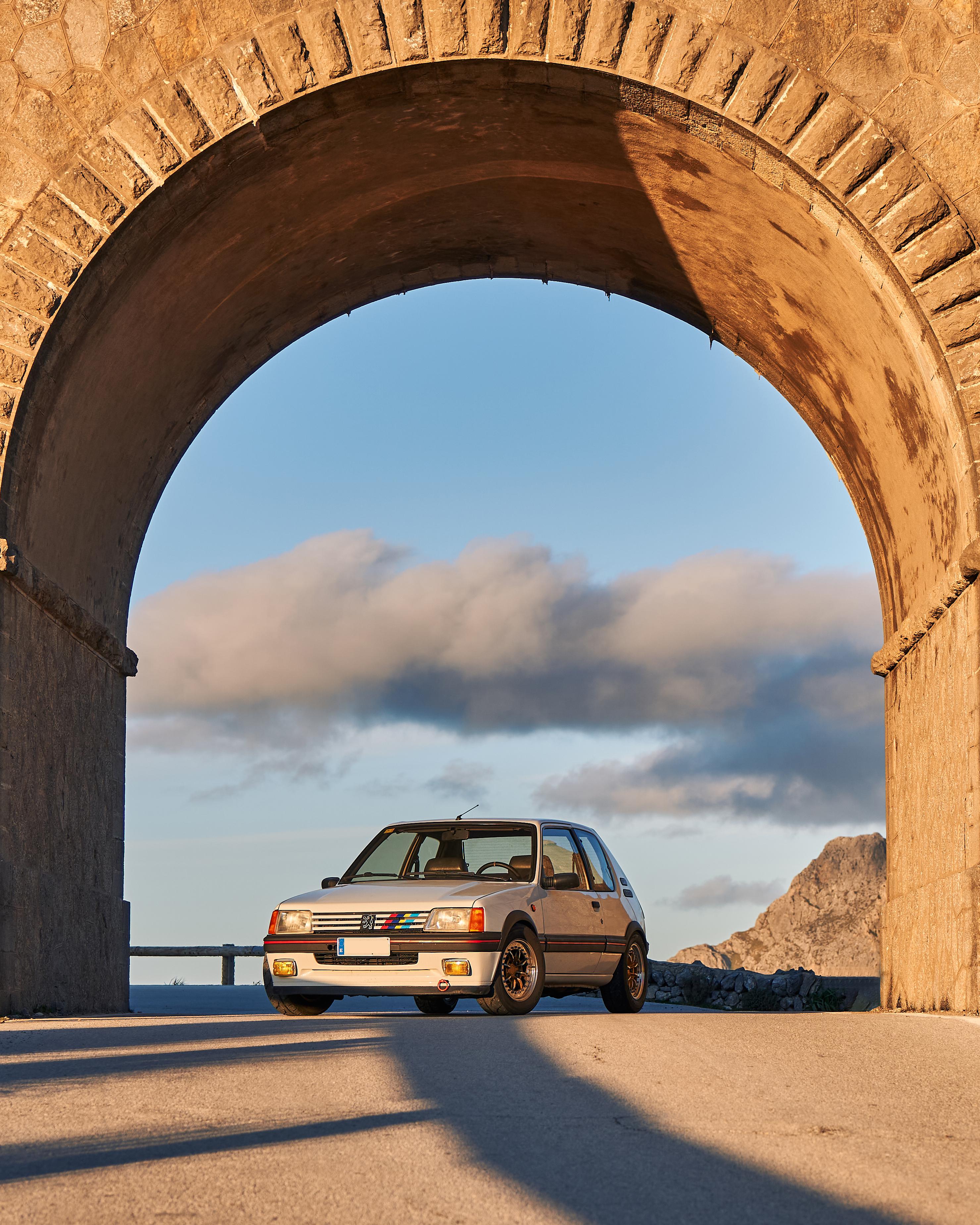 Peugeot 205 GTI, shot with a6000 +