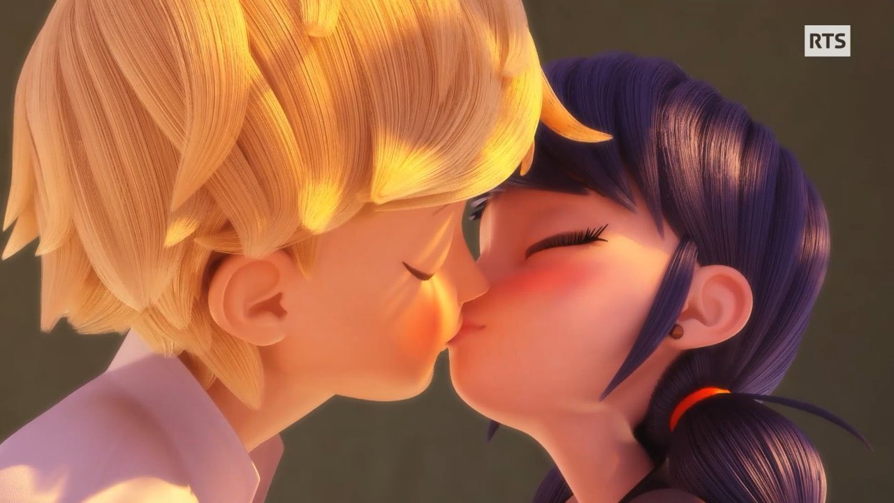 adrien and marinette in s6 kissing