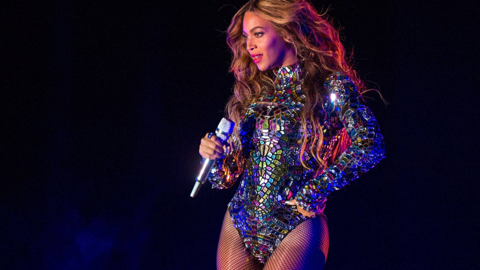 Download Beyonce Live Concert Wallpaper