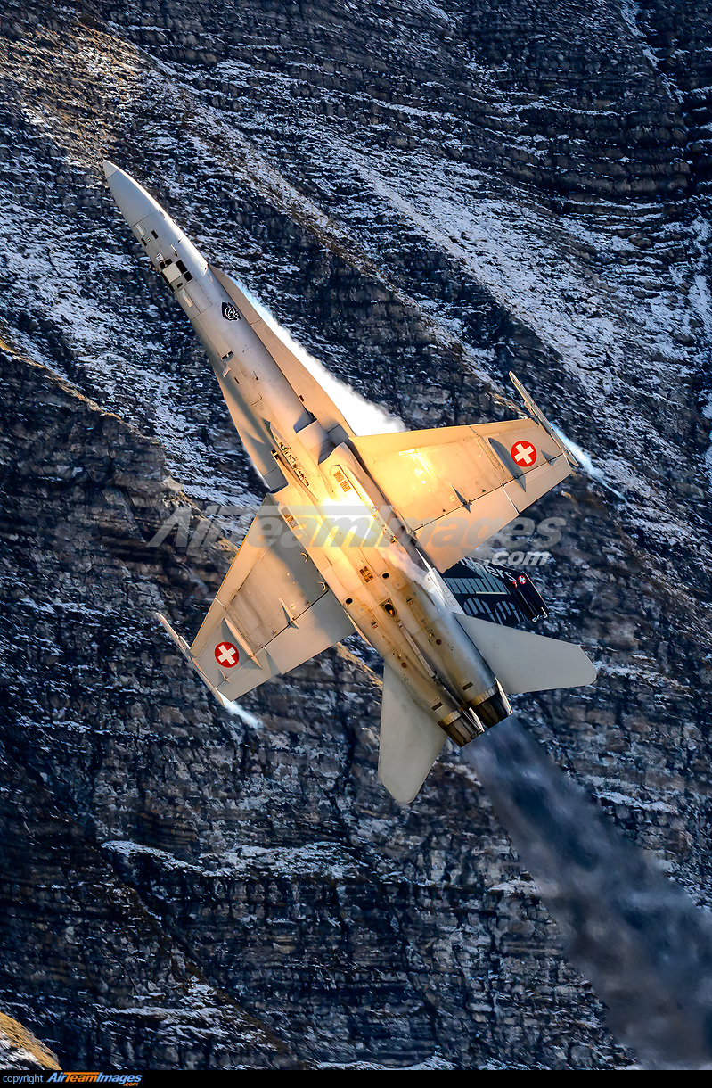 McDonnell Douglas F A 18 Hornet