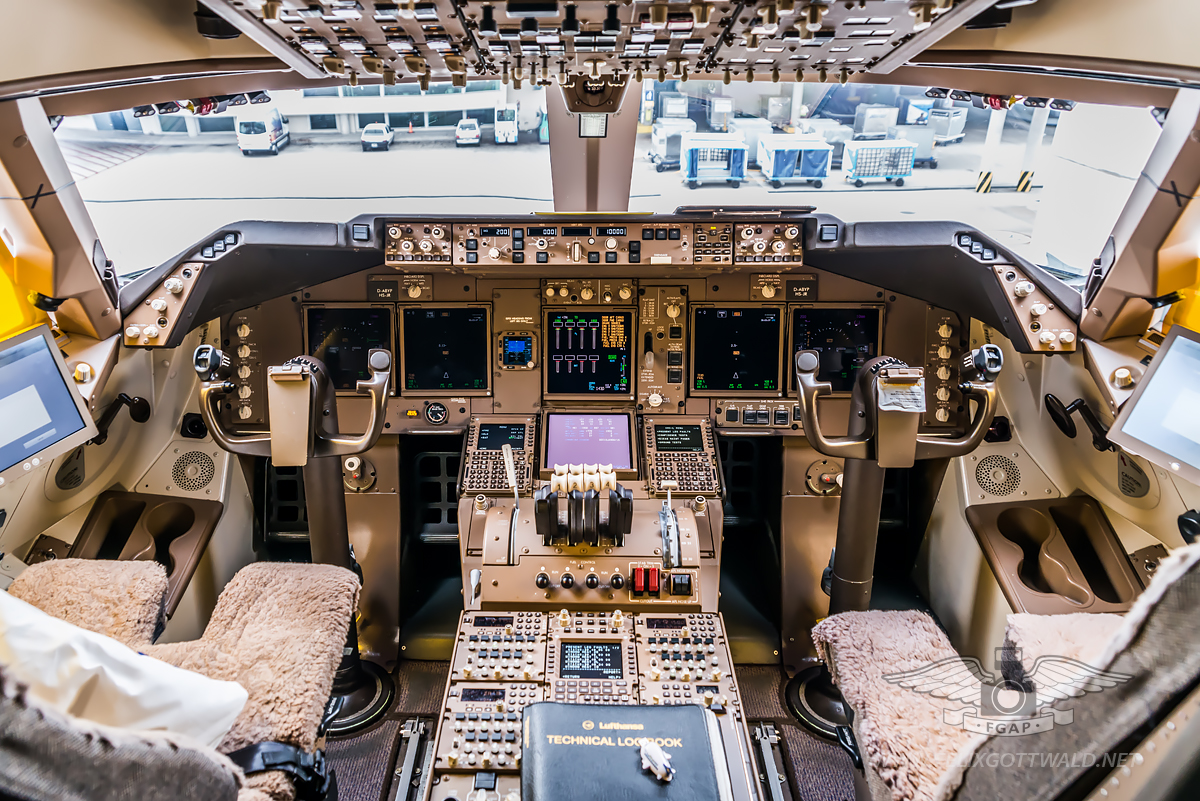 Inside The Lufthansa Boeing 747 8i