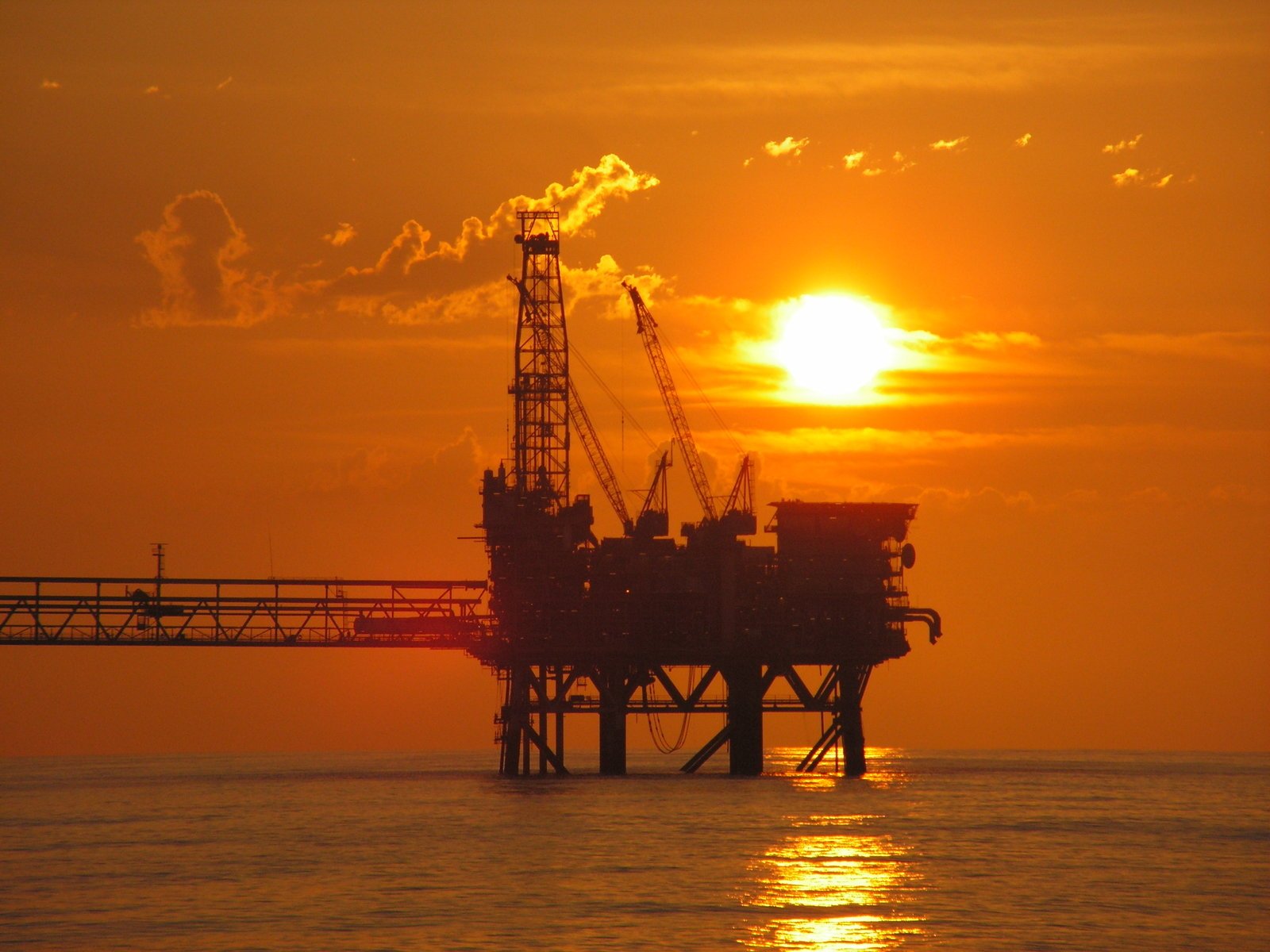 Free offshore platform