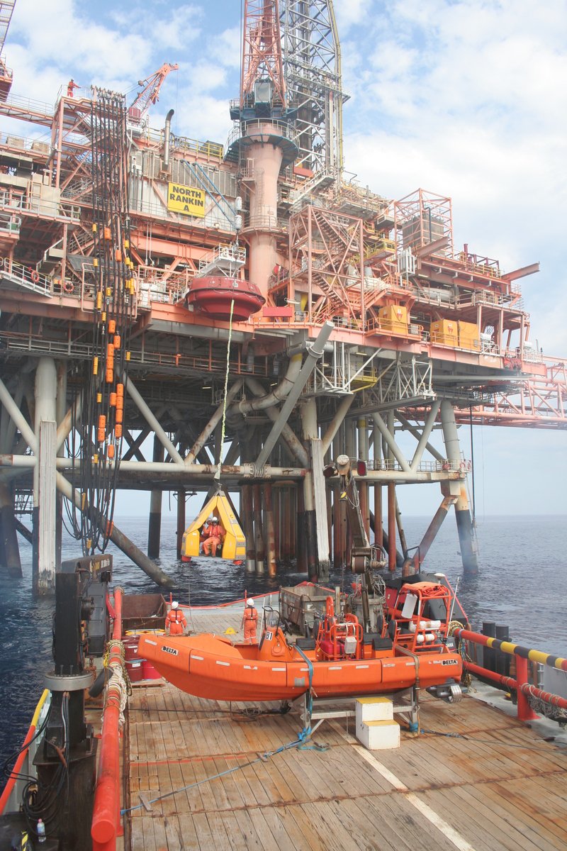Free offshore platform