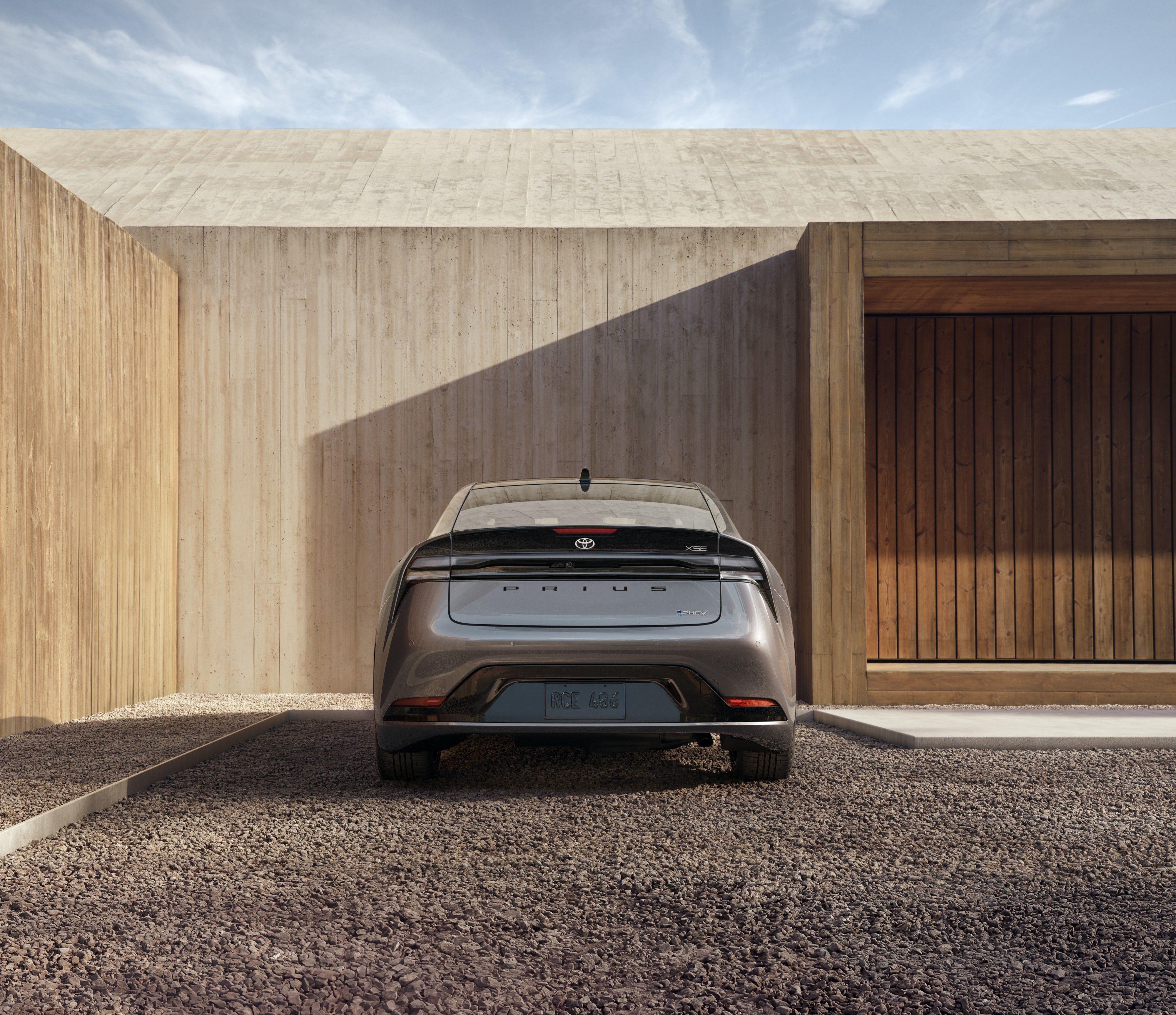 Gallery: 2025 Toyota Prius PHEV Photo