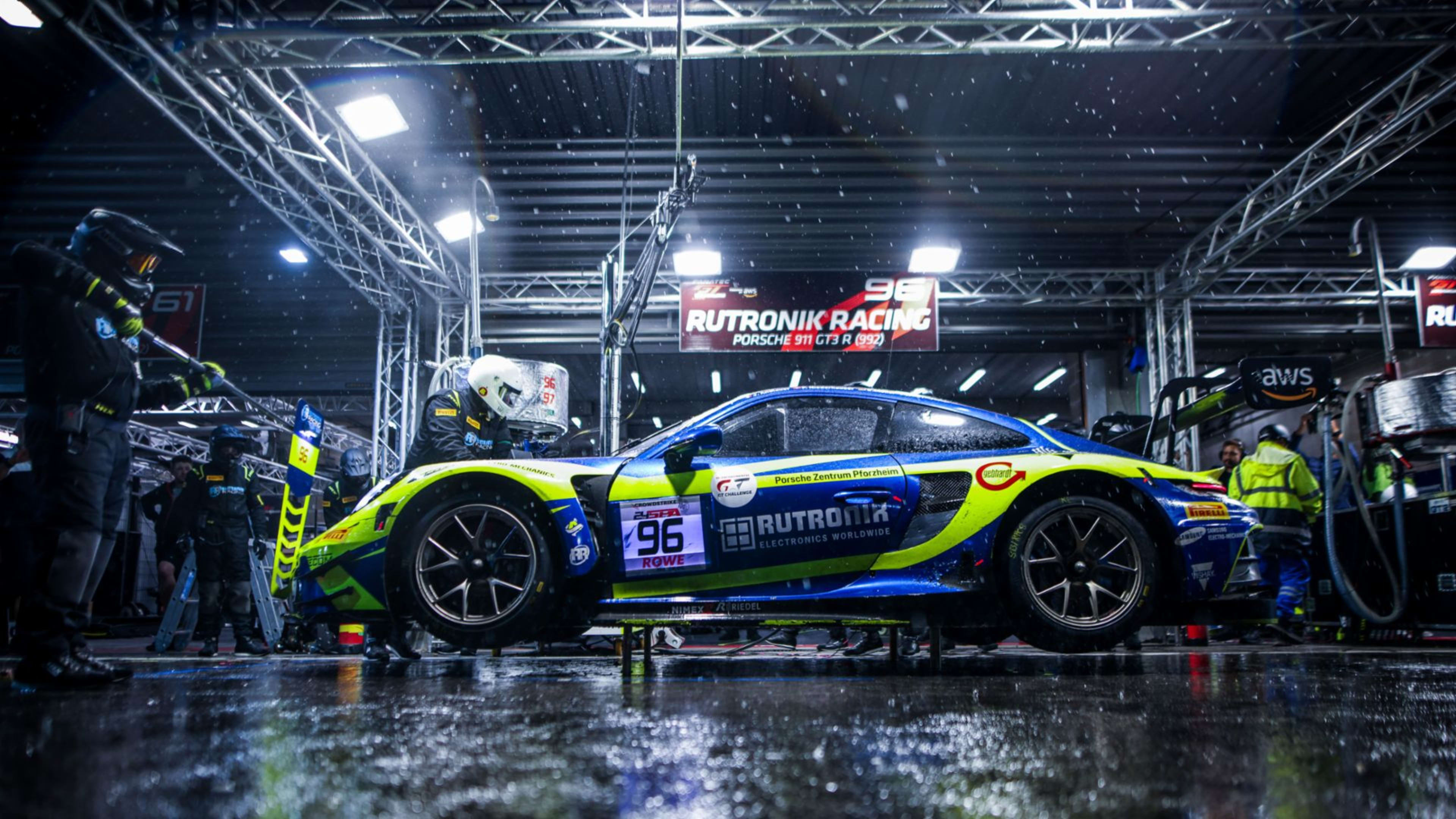 Porsche in tricky Spa 24