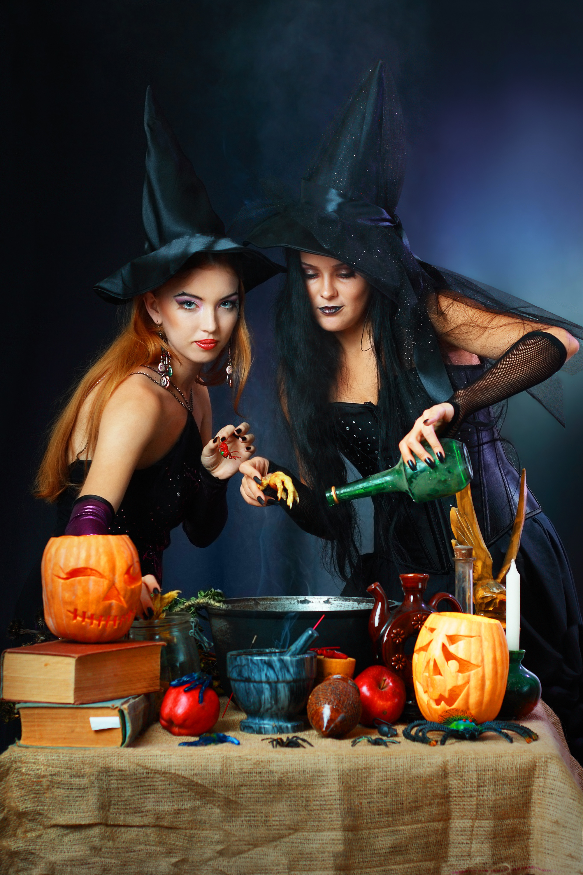 Photos Witch 2 Hat Girls Pumpkin