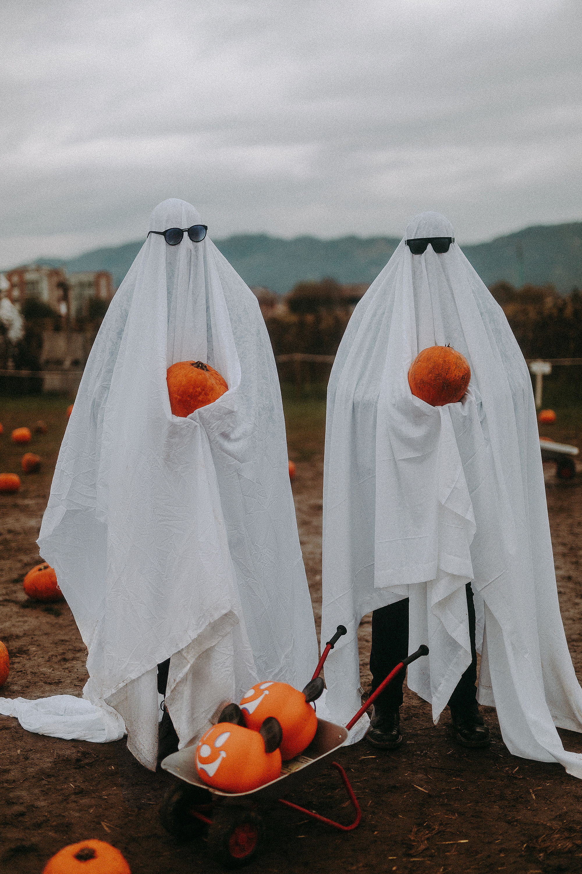 Ghost photohoot with some friends