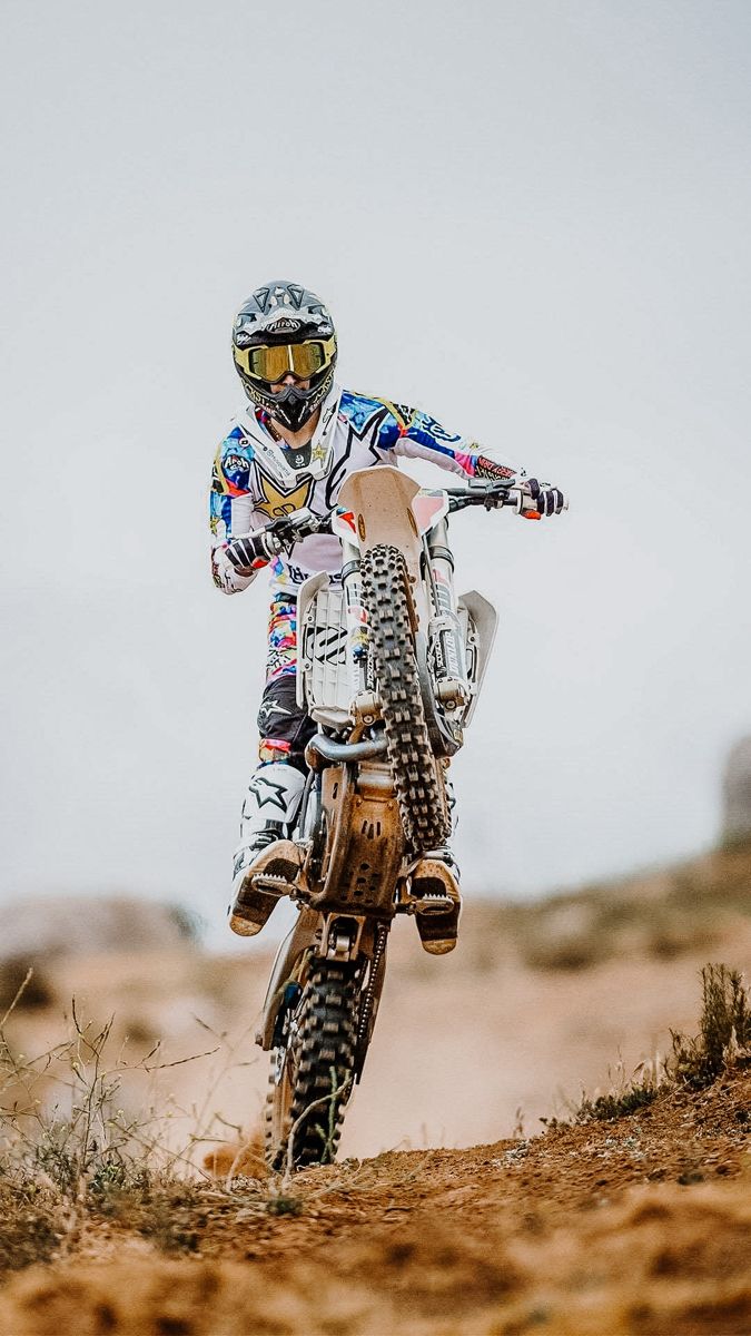 Dirt bike wheelie, Cool dirt bikes