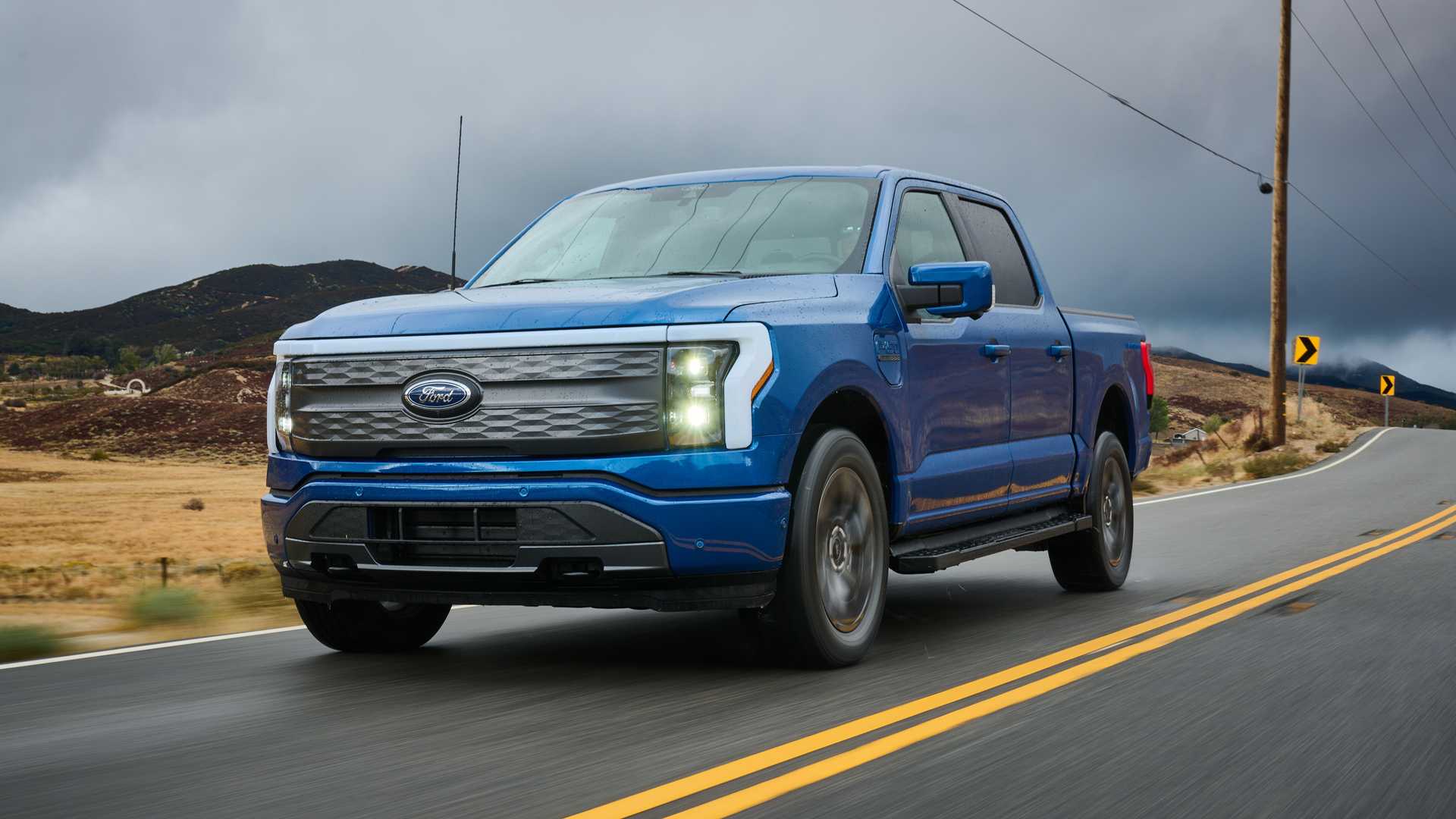 2023 Ford F 150 Lightning: Massive