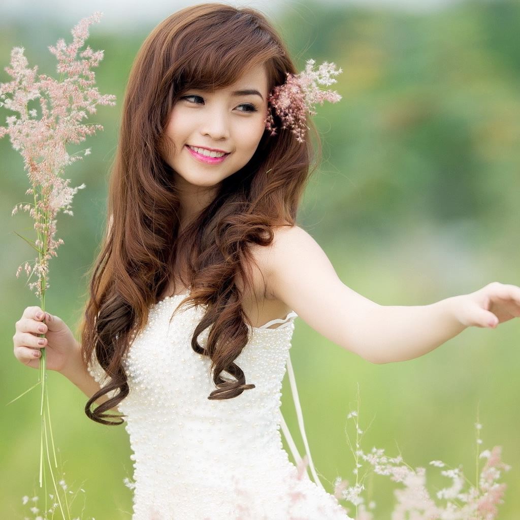 Girl Nature iPad Wallpaper Free Download