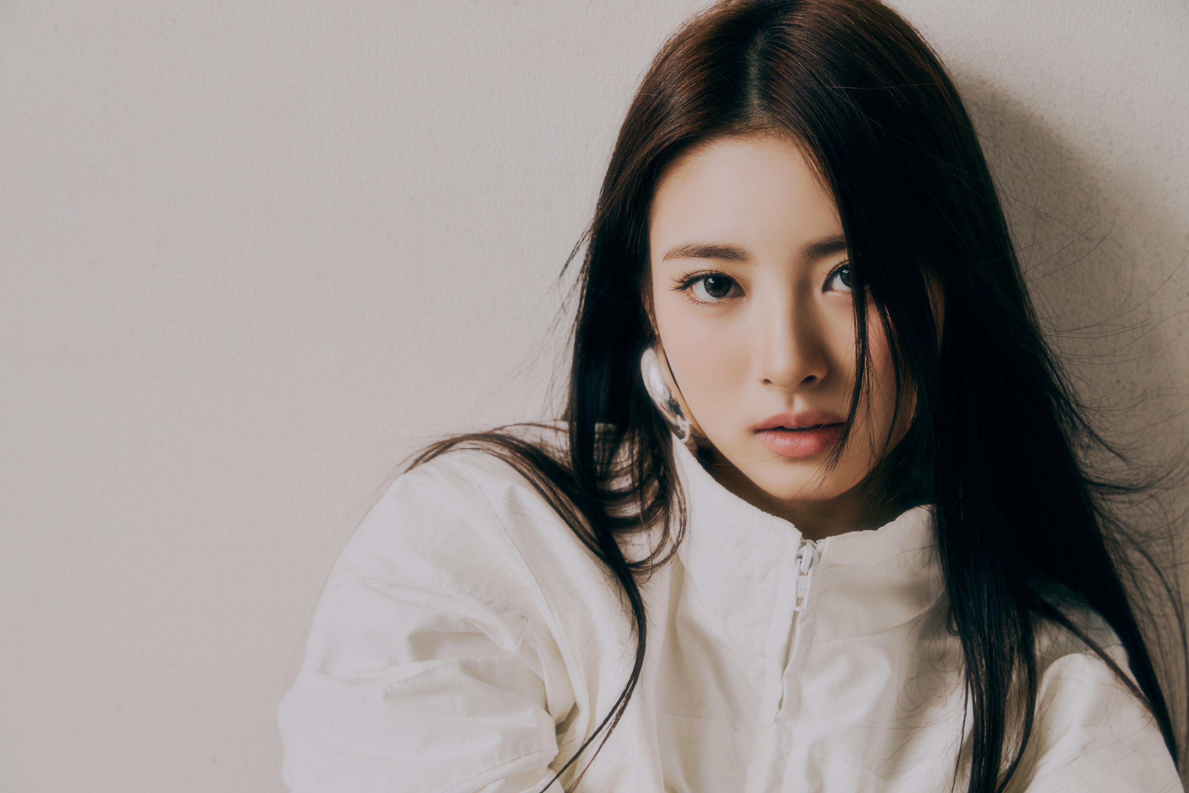 MEOVV (Debut Profile Photo)