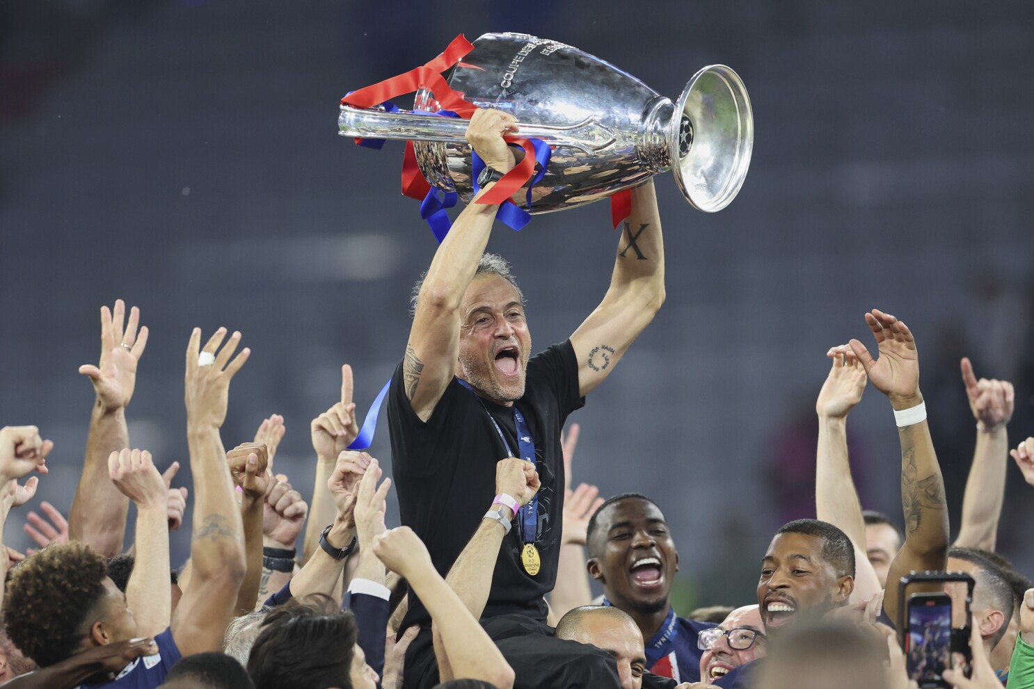 PSG routs Inter Milan