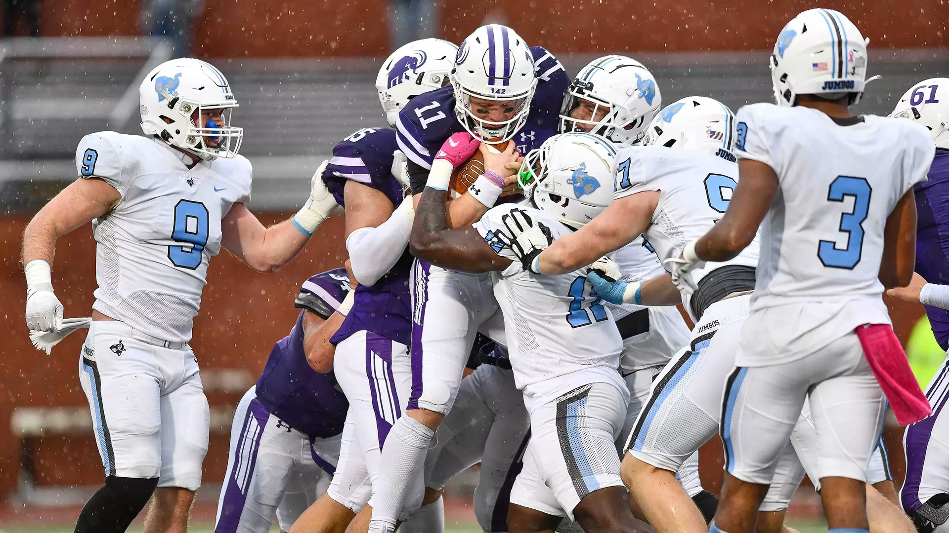 Jumbos Post 34 14 Win Over Mammoths