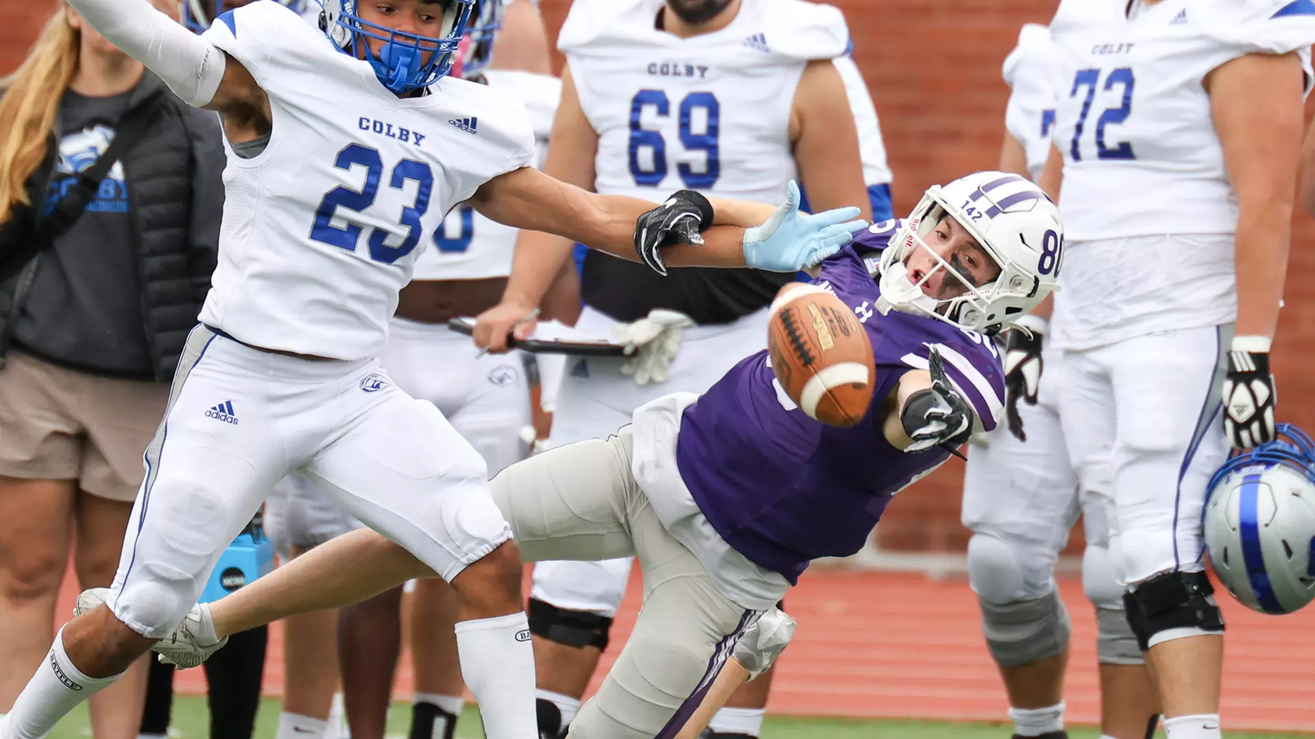Mules Kick Last Minute Field Goal To
