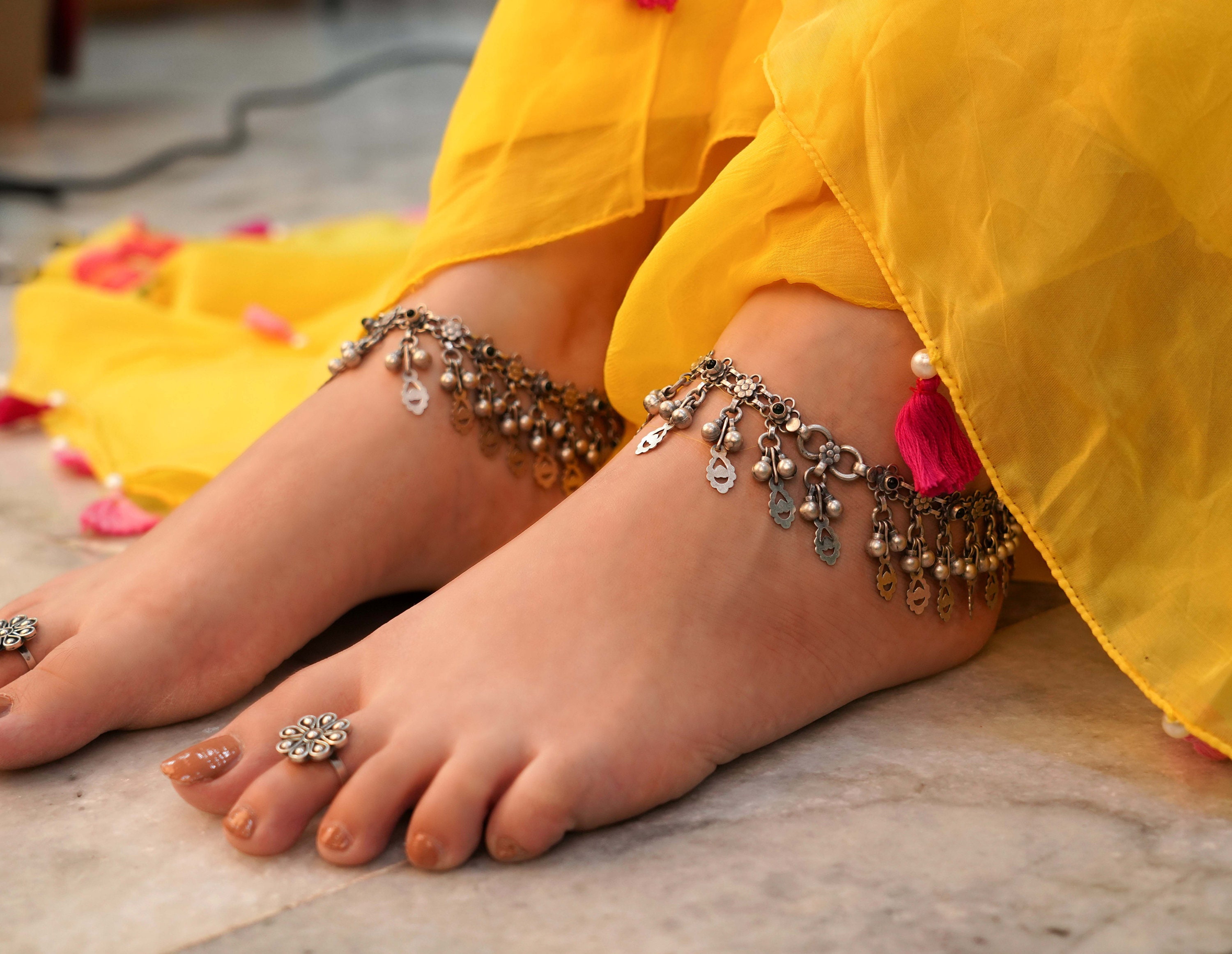 Tattva Carved Leaf Drop Ghughri