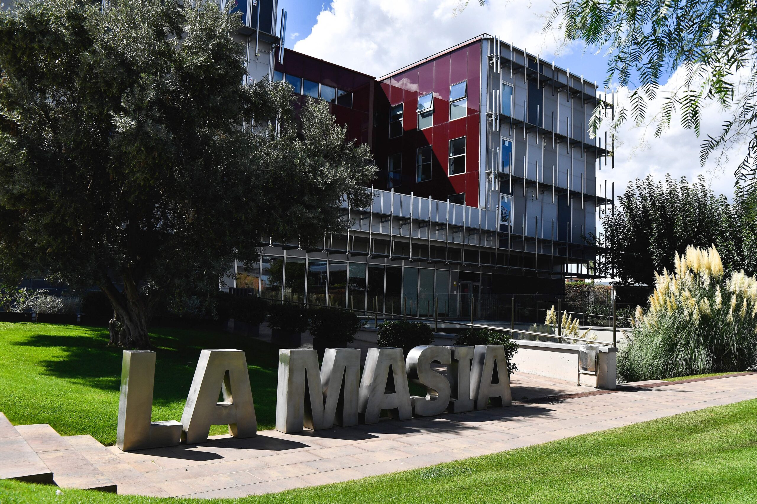 Barcelona continue to shield La Masia