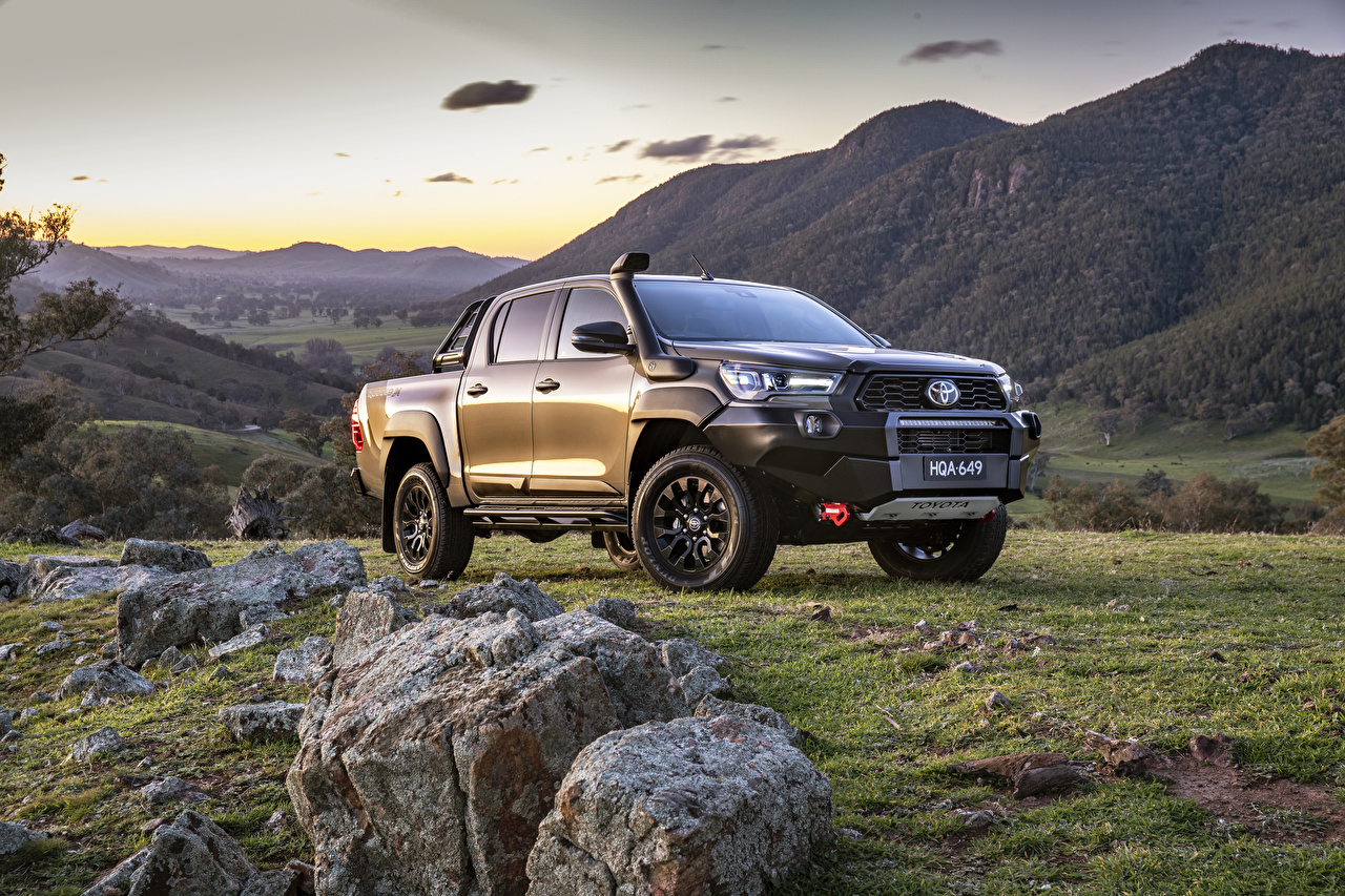 Picture Toyota Hilux Rugged X Double