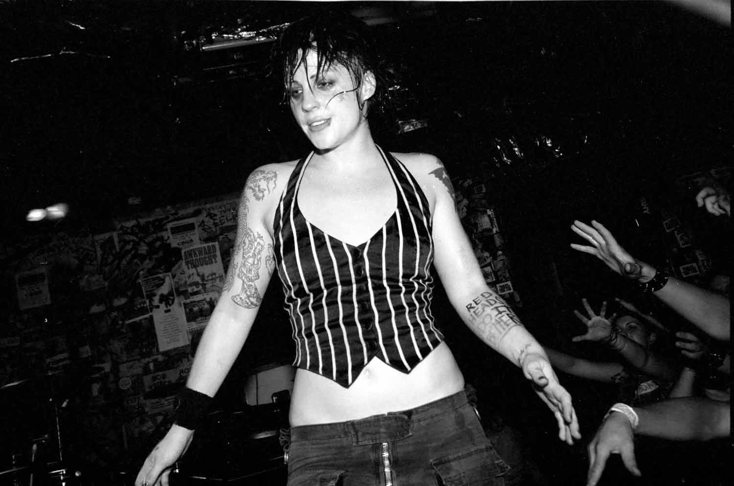 Download Music Brody Dalle Wallpaper