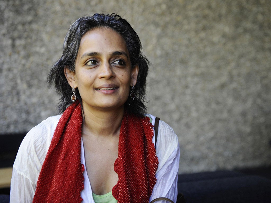Arundhati Roy criticises Penguin