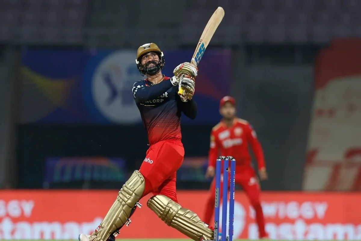 RCB vs KKR: Dinesh Karthik Picks Sunil