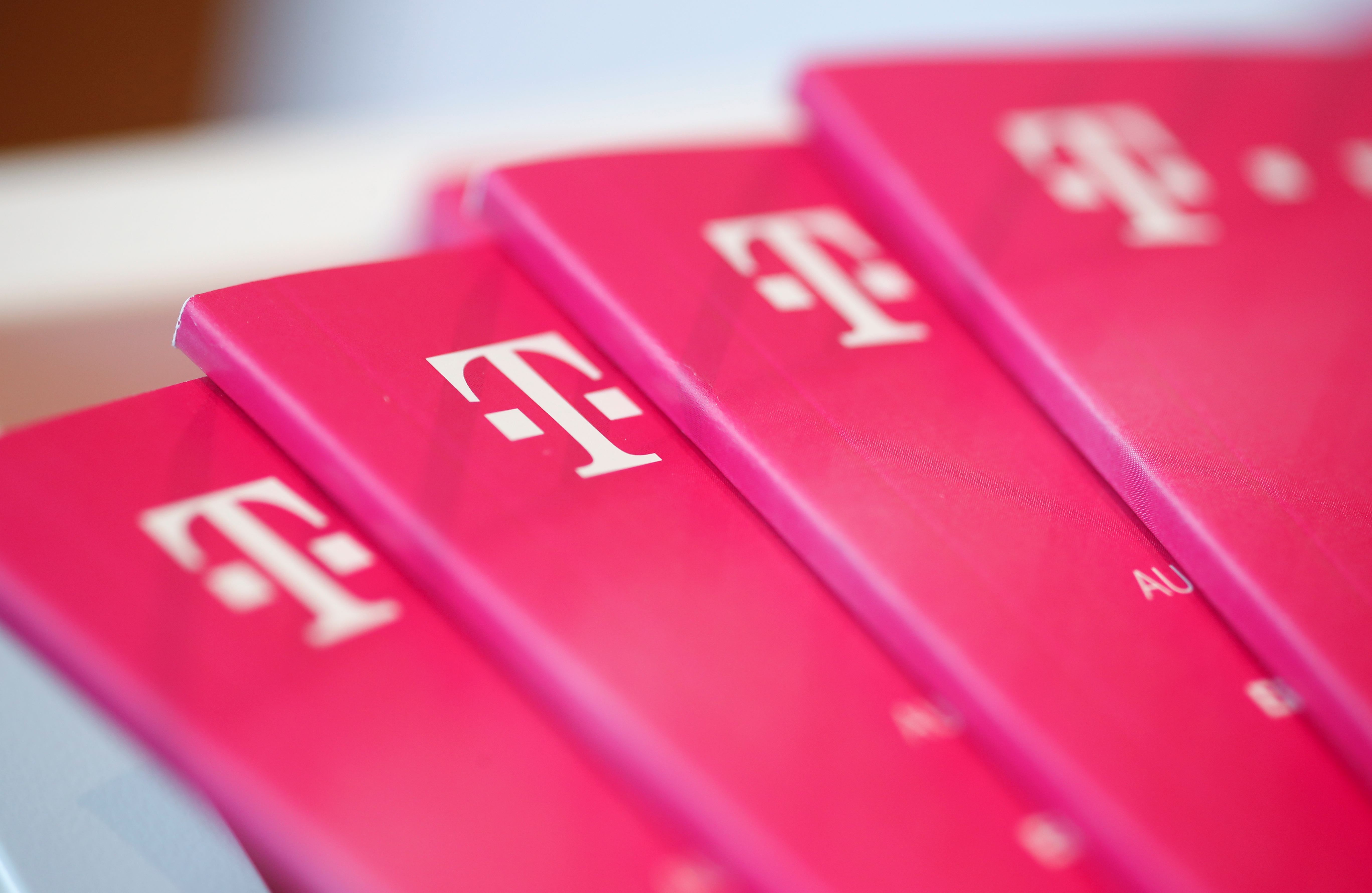Deutsche Telekom bets on AI and raises