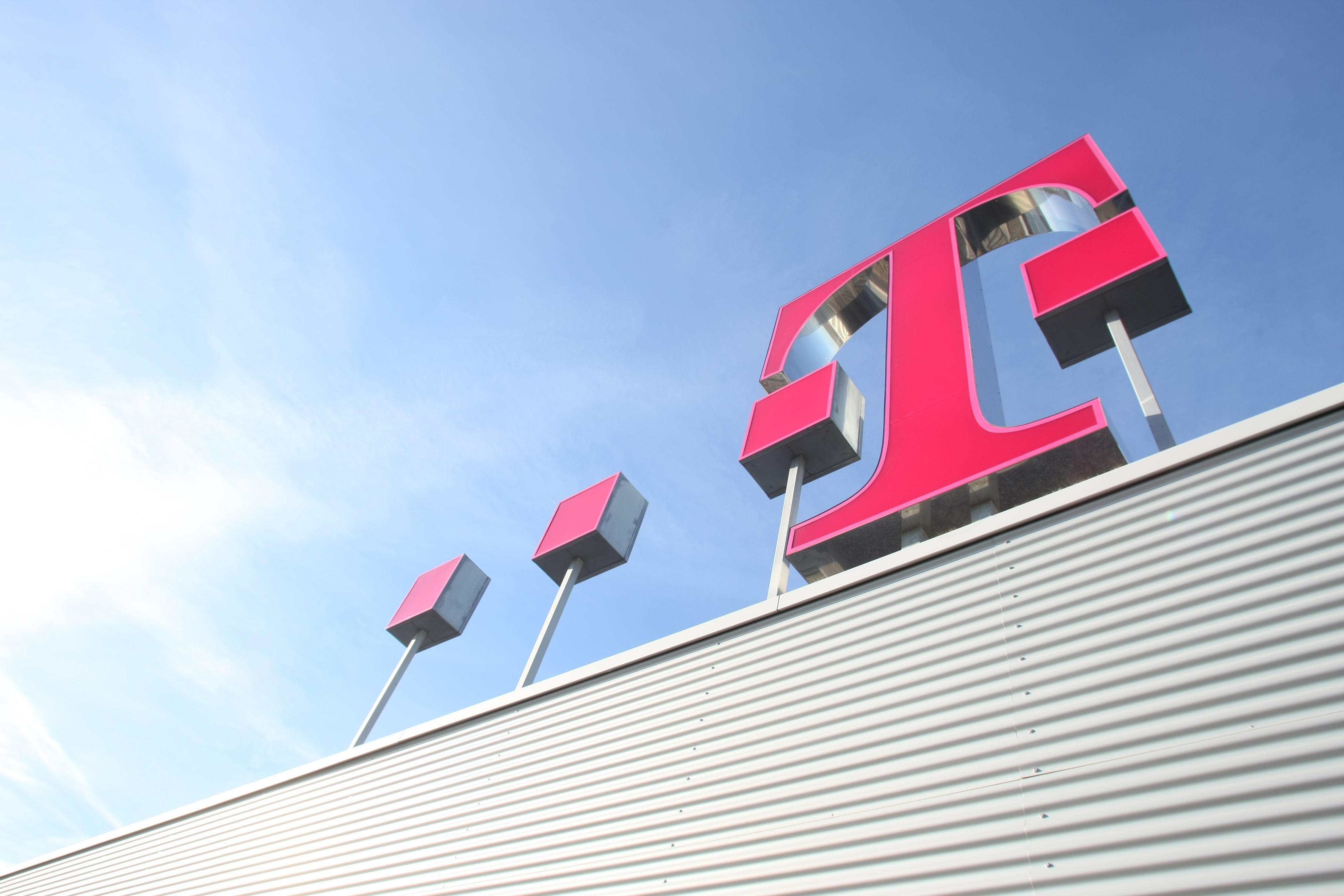 Deutsche Telekom lowers debt and raises