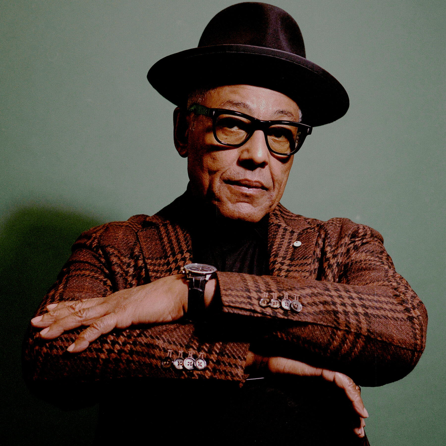 In 'Kaleidoscope, ' Giancarlo Esposito