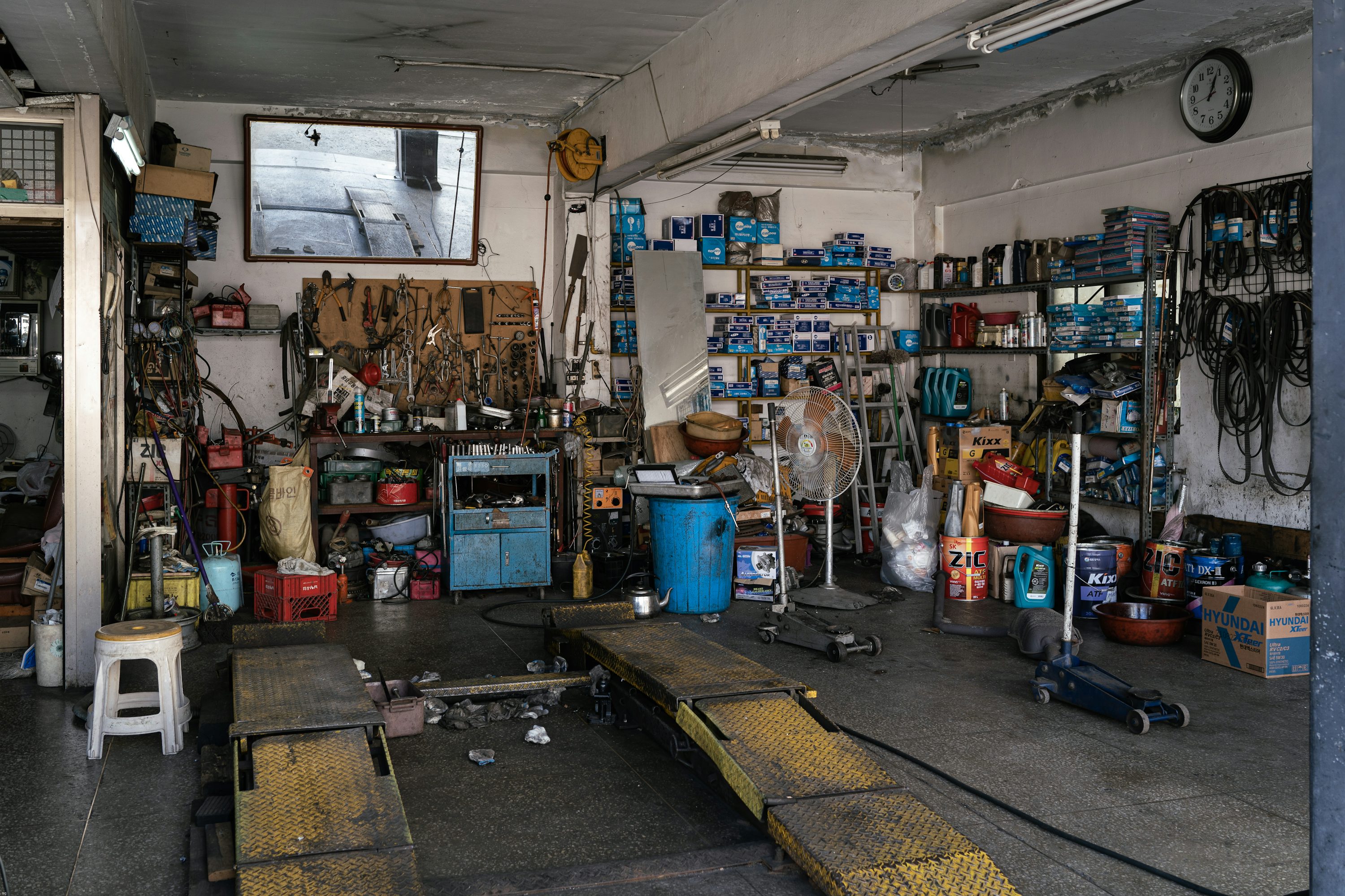 Car Repair Shop Picture. Download