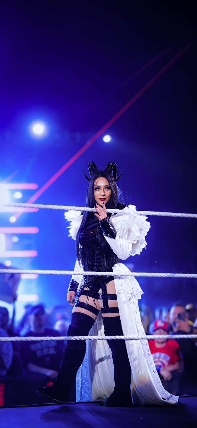 Stephanie Vaquer wallpaper