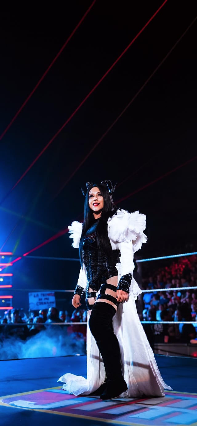 Stephanie Vaquer wallpaper