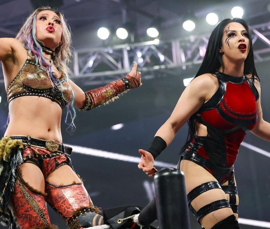 photos of Giulia and Stephanie Vaquer