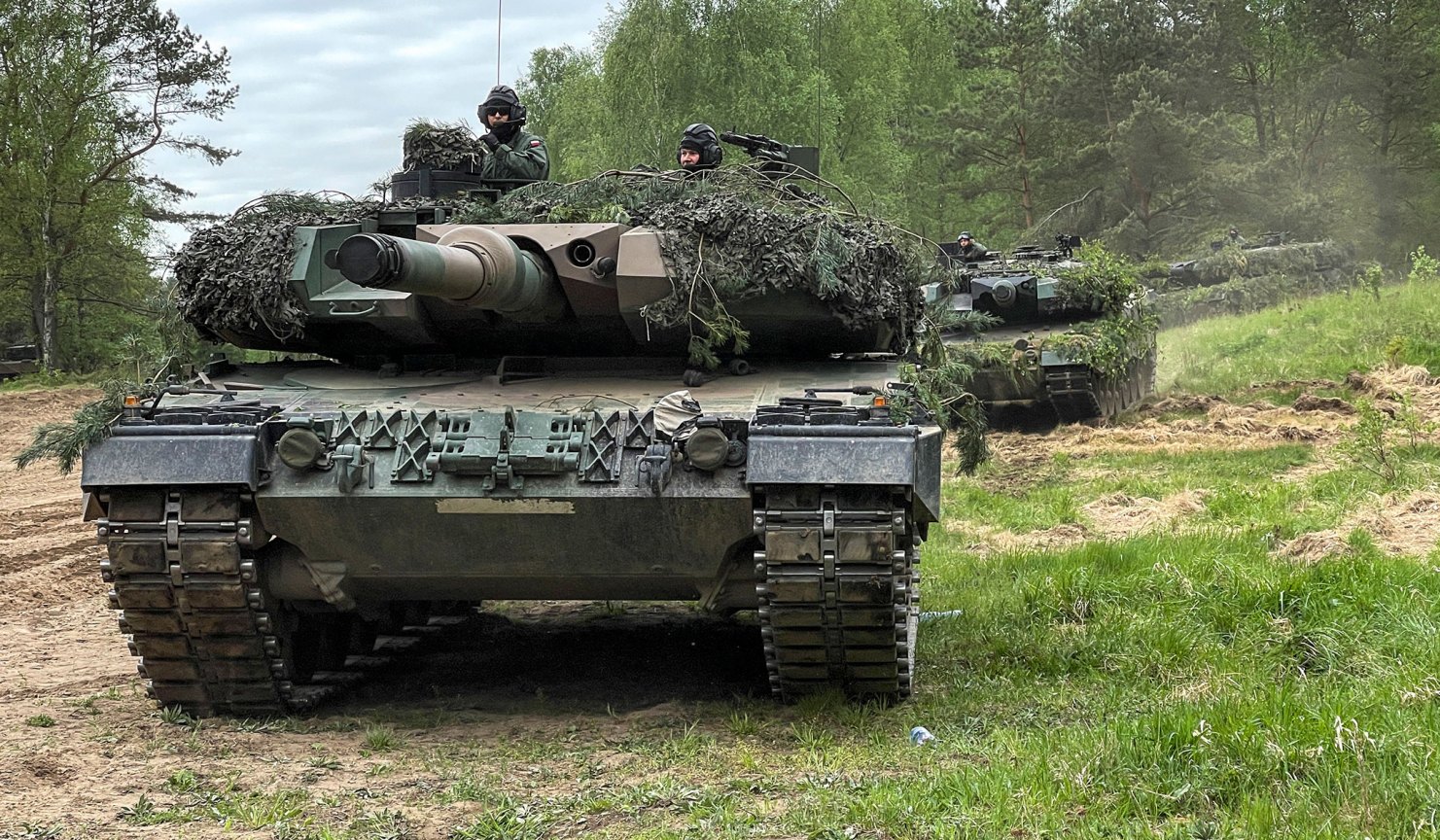 Photos: Leopard Battle Tanks. National