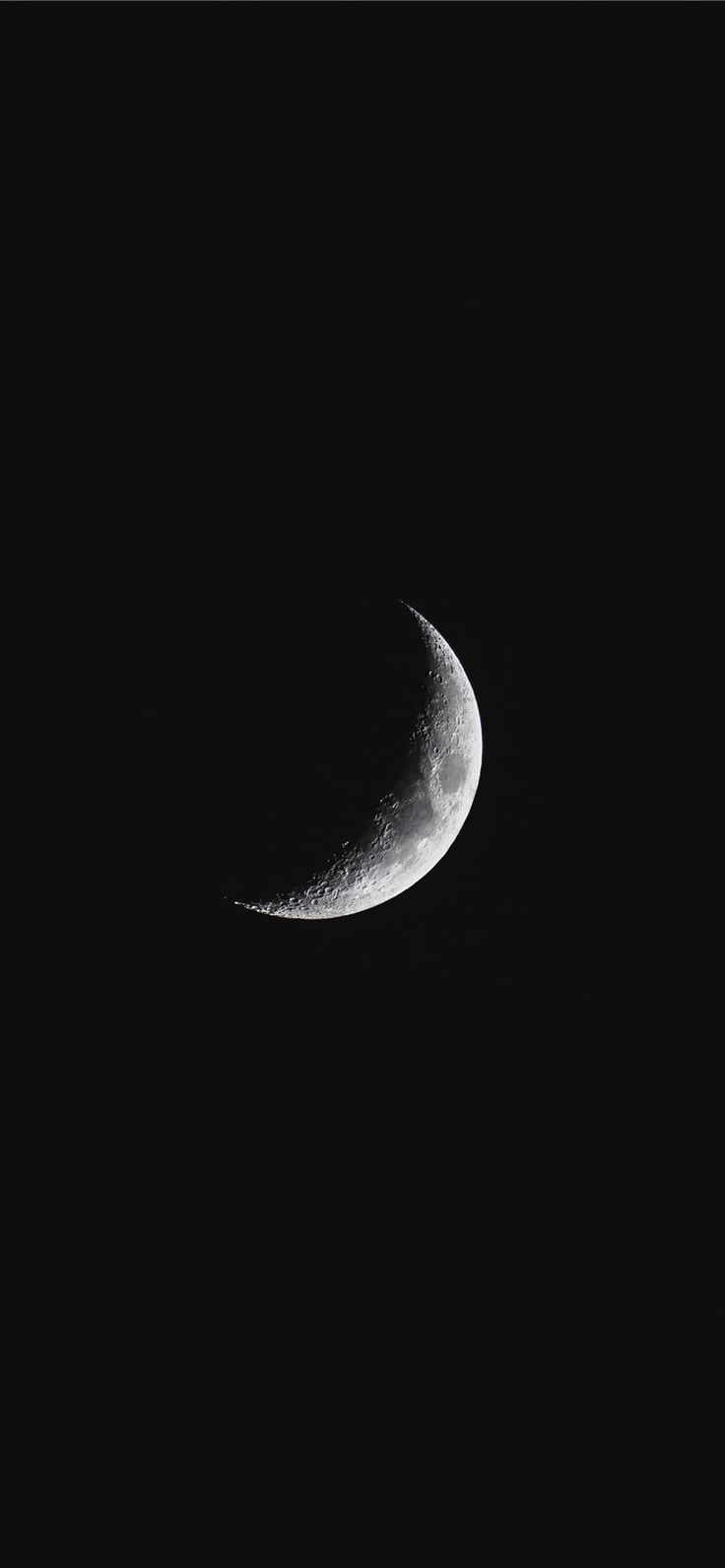 closeup photography of crescent moon