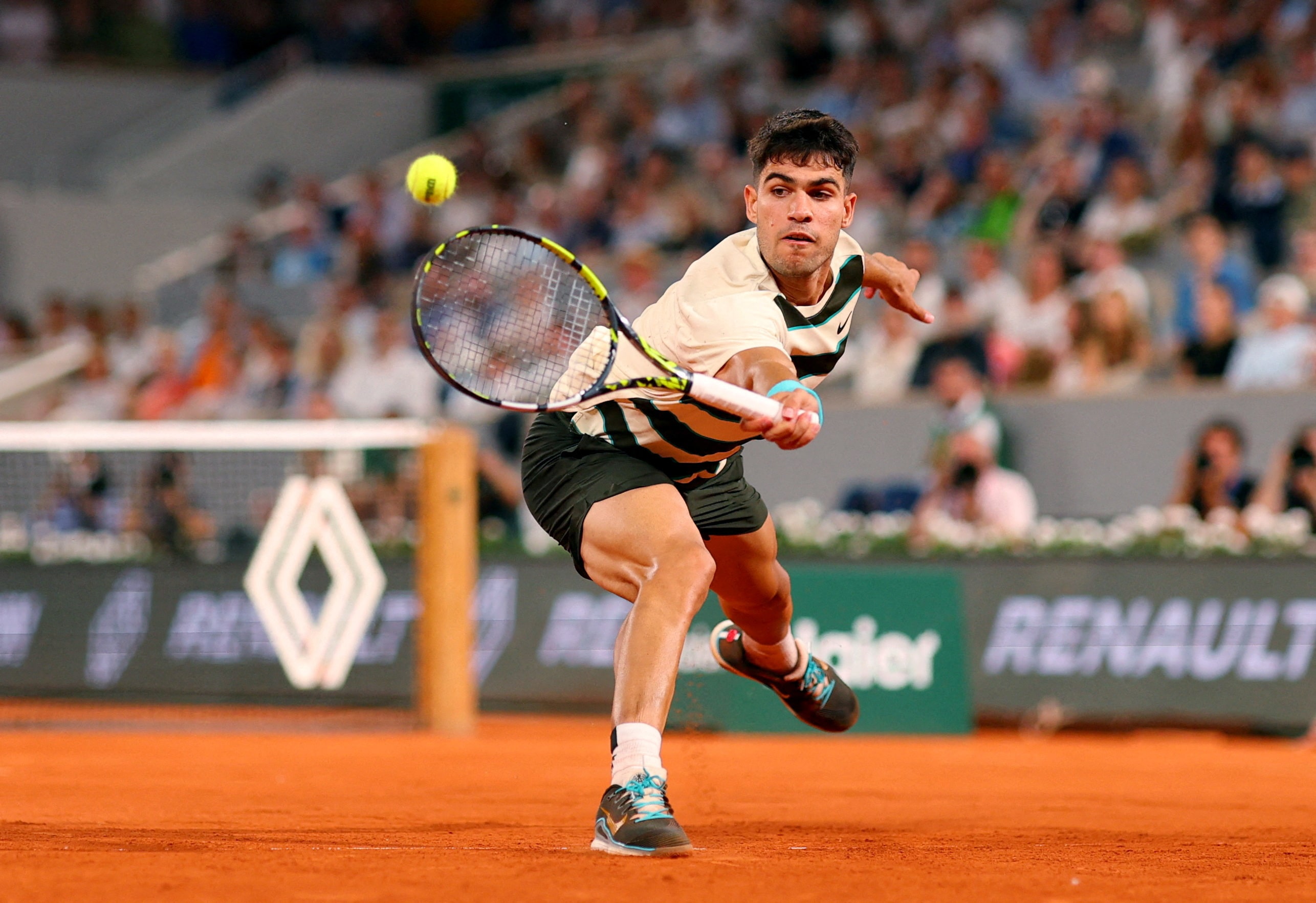Alcaraz stumbles but ousts Dzumhur to