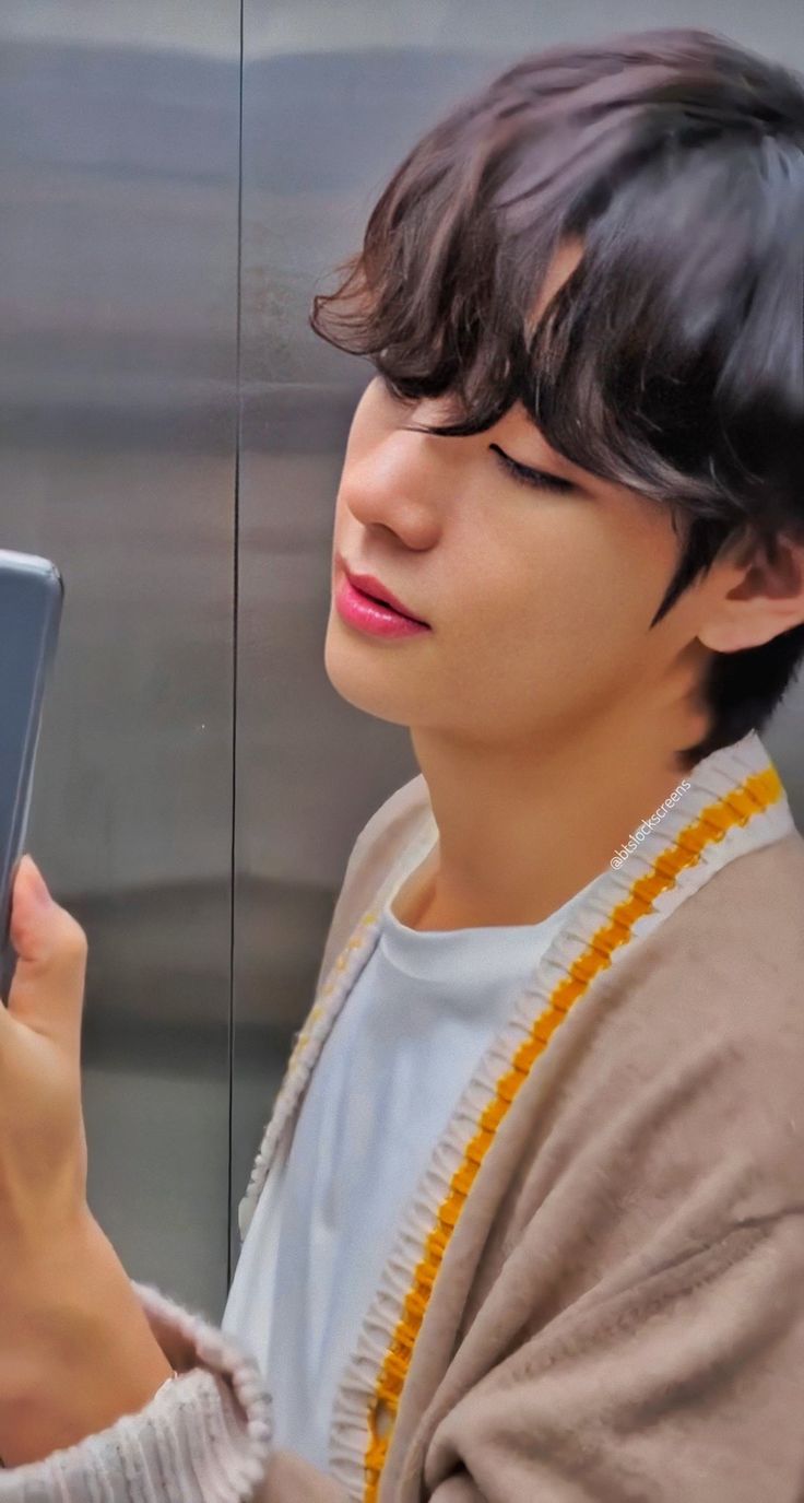 BTS x SAMSUNG V/ Kim Taehyung/ Tae boyfriend material lockscreens/ wallpaper