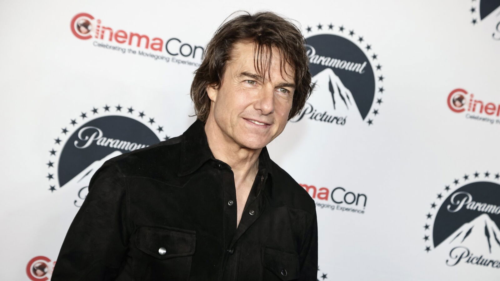 Tom Cruise Earns Guinness World Record