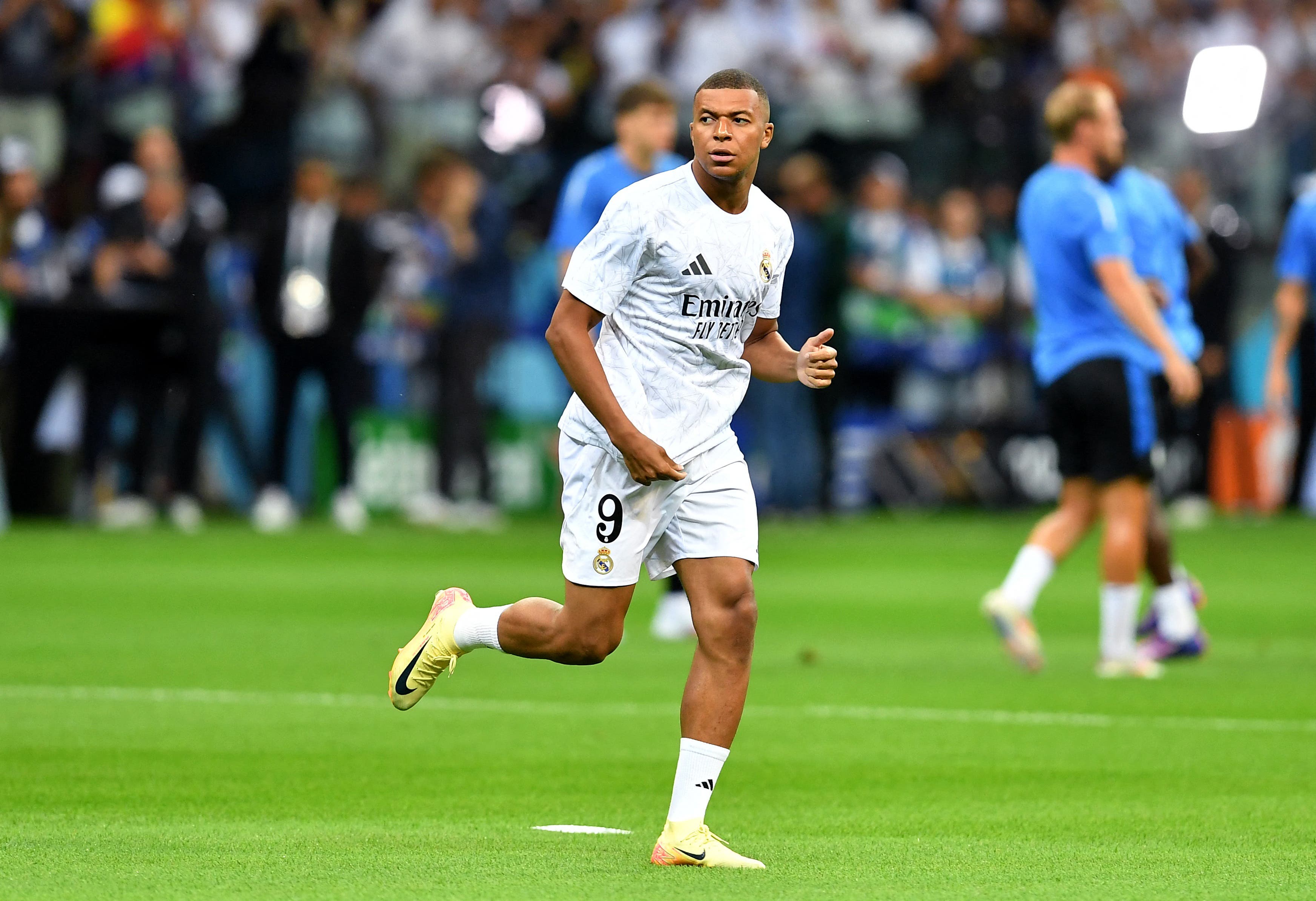PHOTOS) Mbappé's Debut with Real Madrid