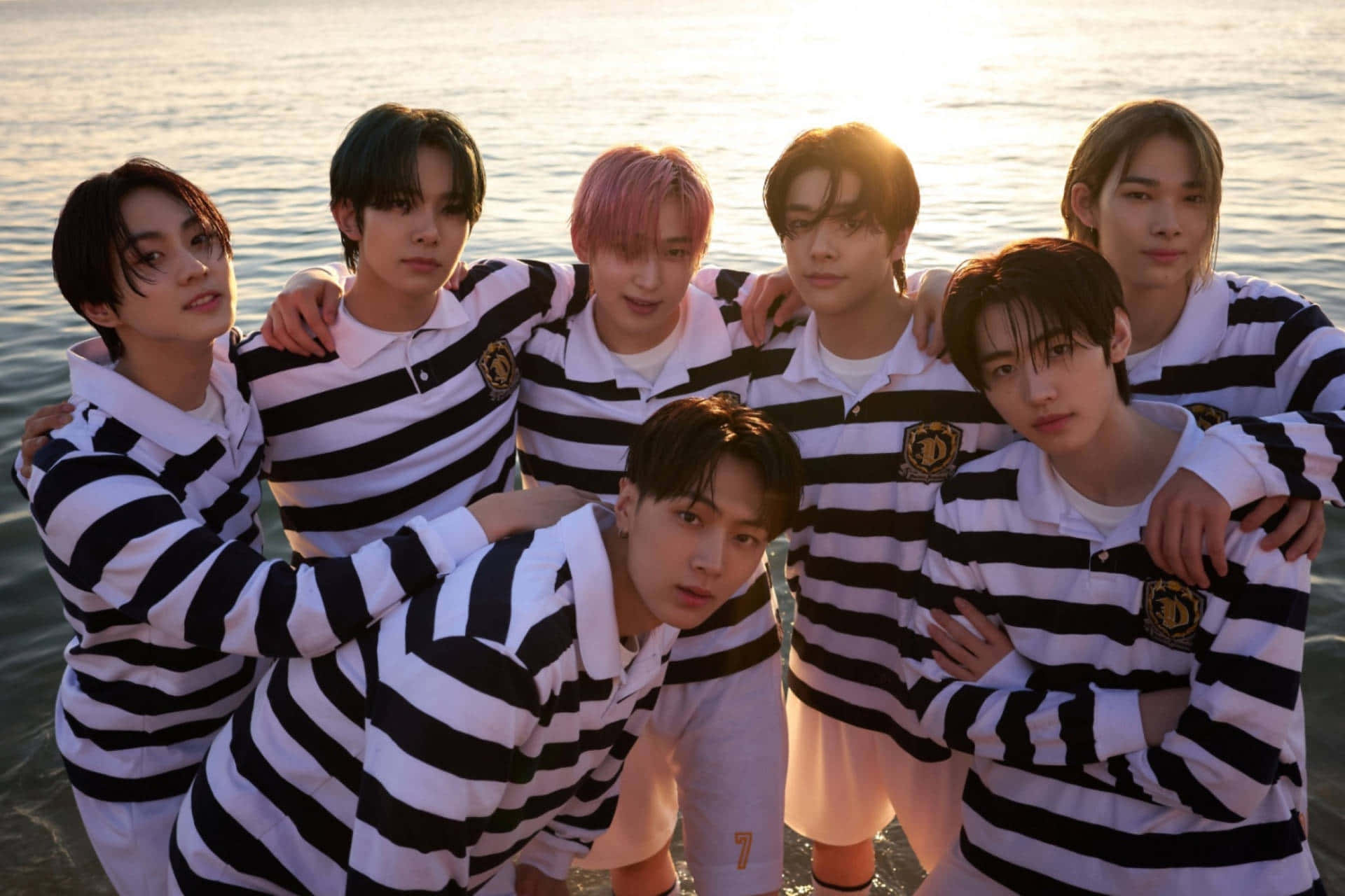 Download free Enhypen Laptop wallpaper