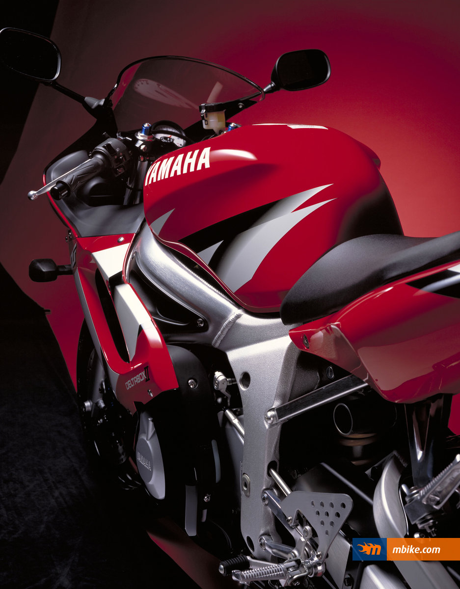 Yamaha YZF R6 Wallpaper