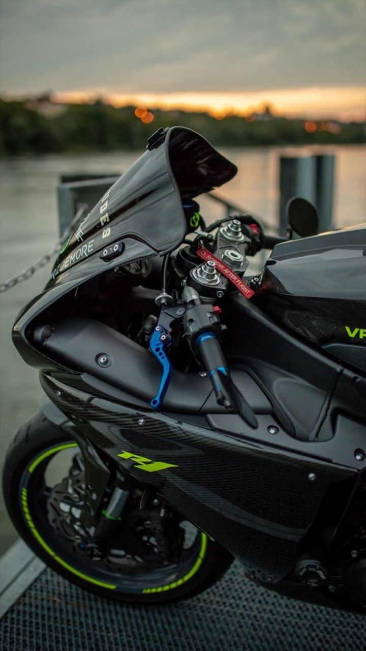 Yamaha R1 HD wallpaper