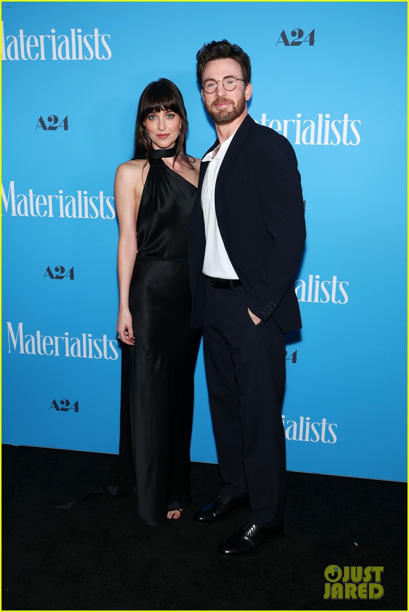 Dakota Johnson Kiss Pedro Pascal Cutout