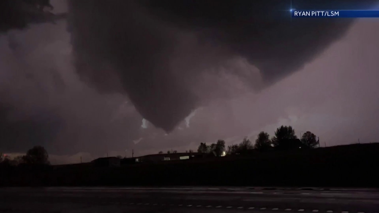 EF3 tornado in Oklahoma kills three people