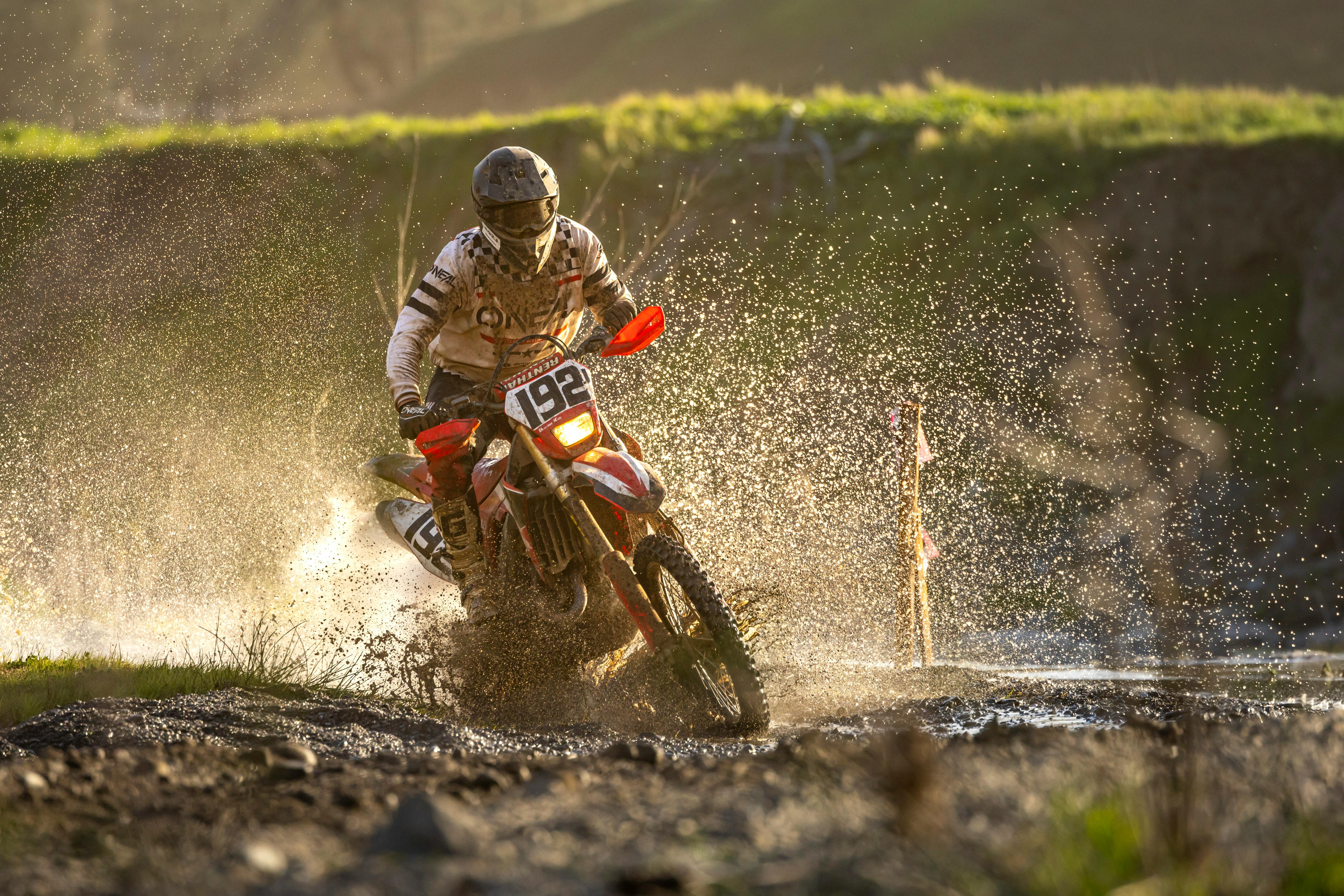 Dynamic Off Road Dirt Bike Race