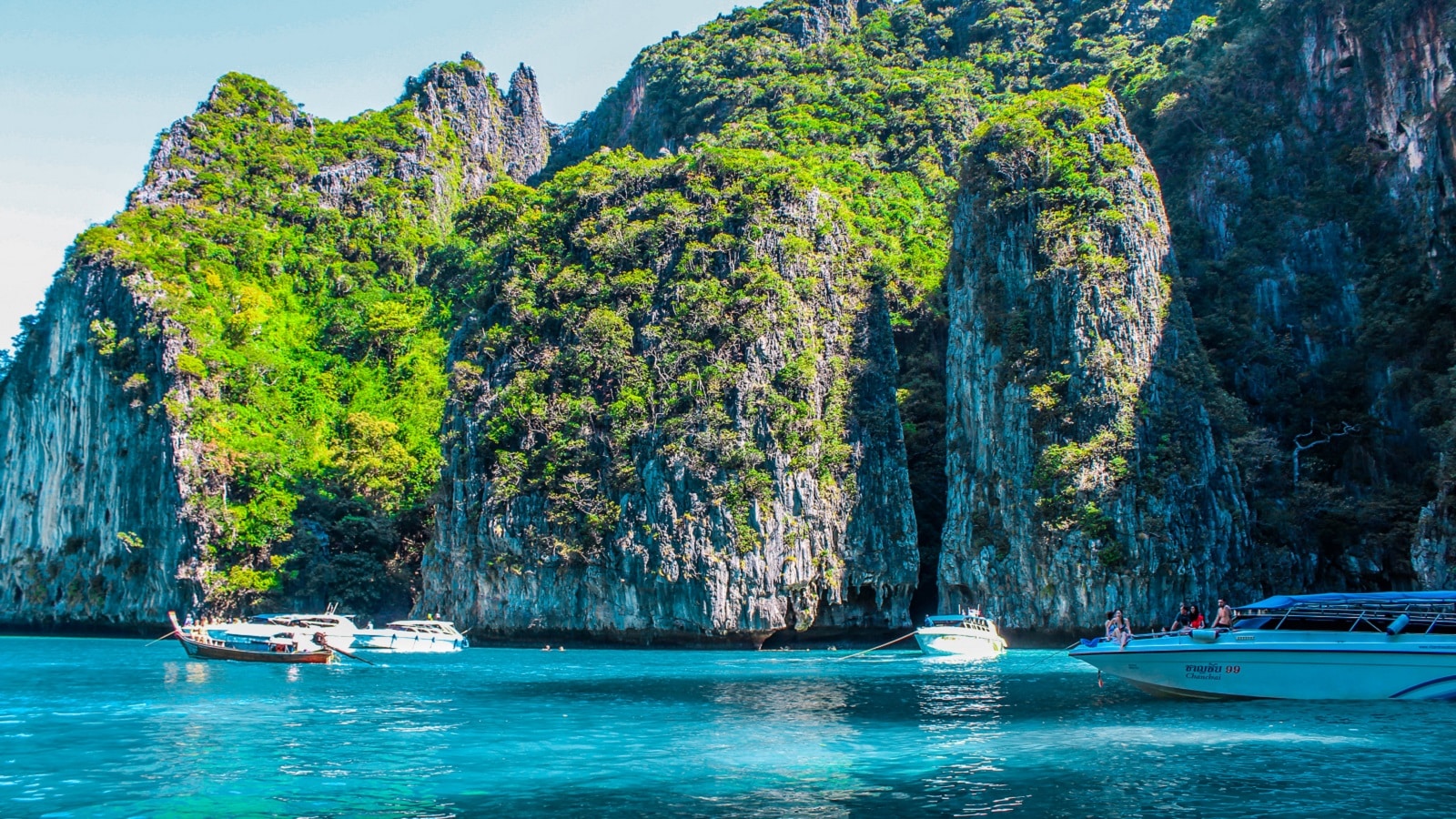 Island Hopping in the Phi Phi Islands