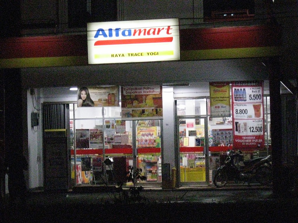 Alfamart Raya Trace Yogie, depan Polsek Cileungsi