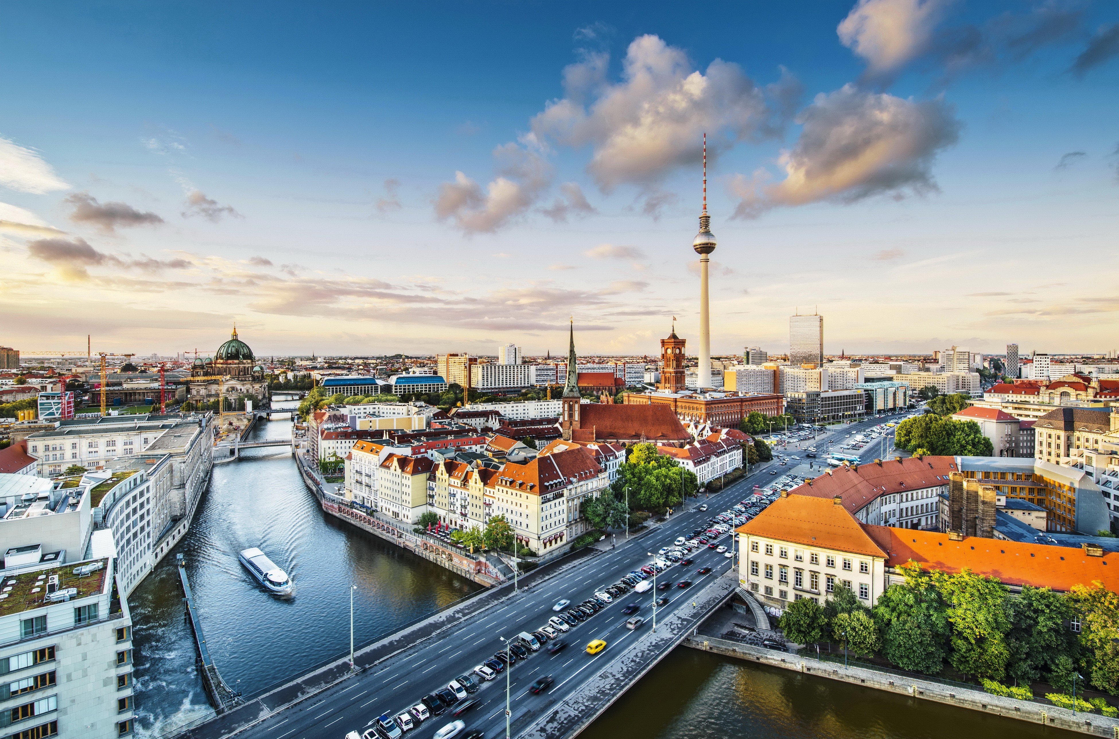 Berlin Canals: A Stunning 4K Ultra HD Wallpaper Experience