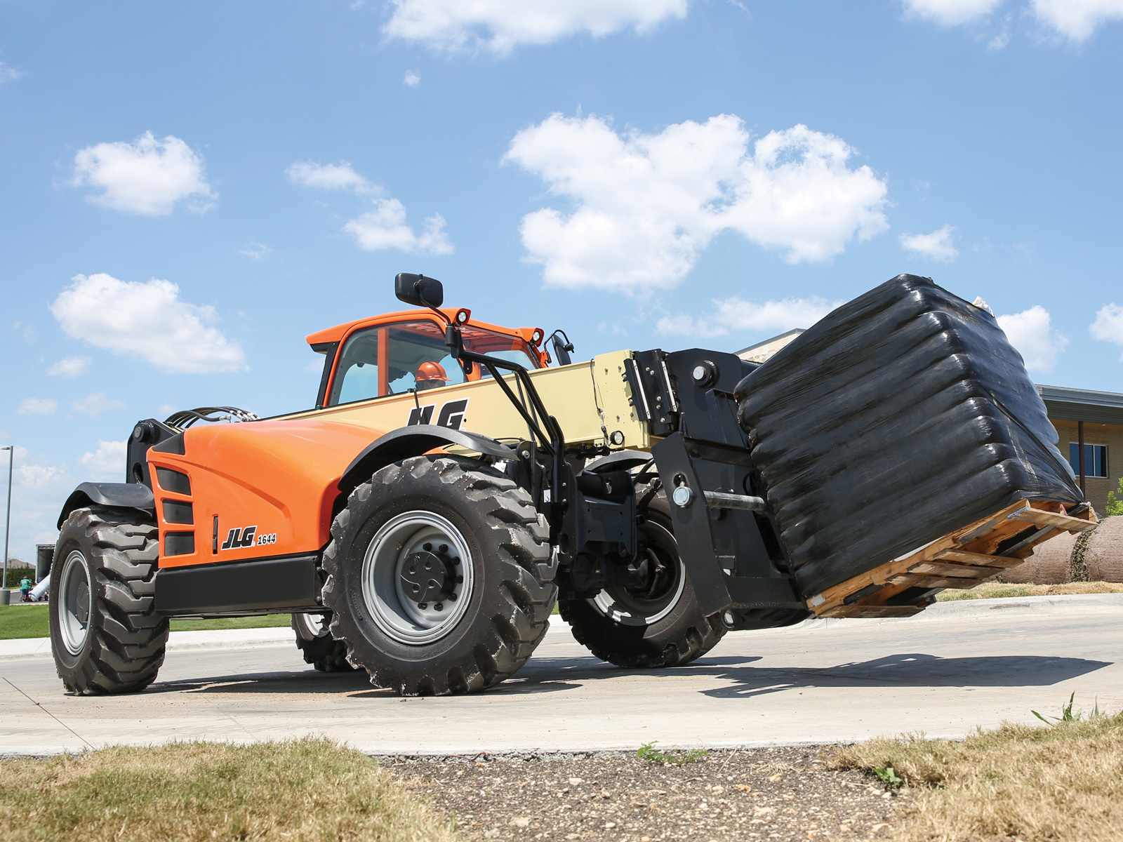 Telescopic handlers