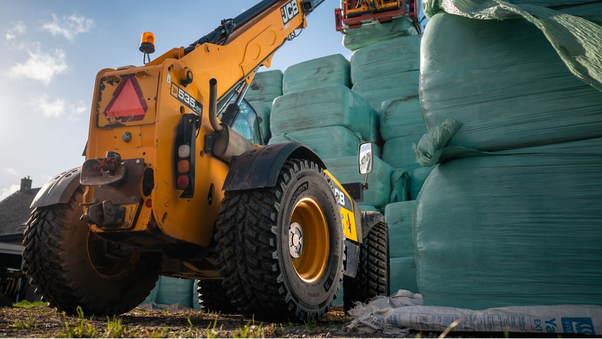 Telehandler tires for optimal grip and support / Nokian Tyres