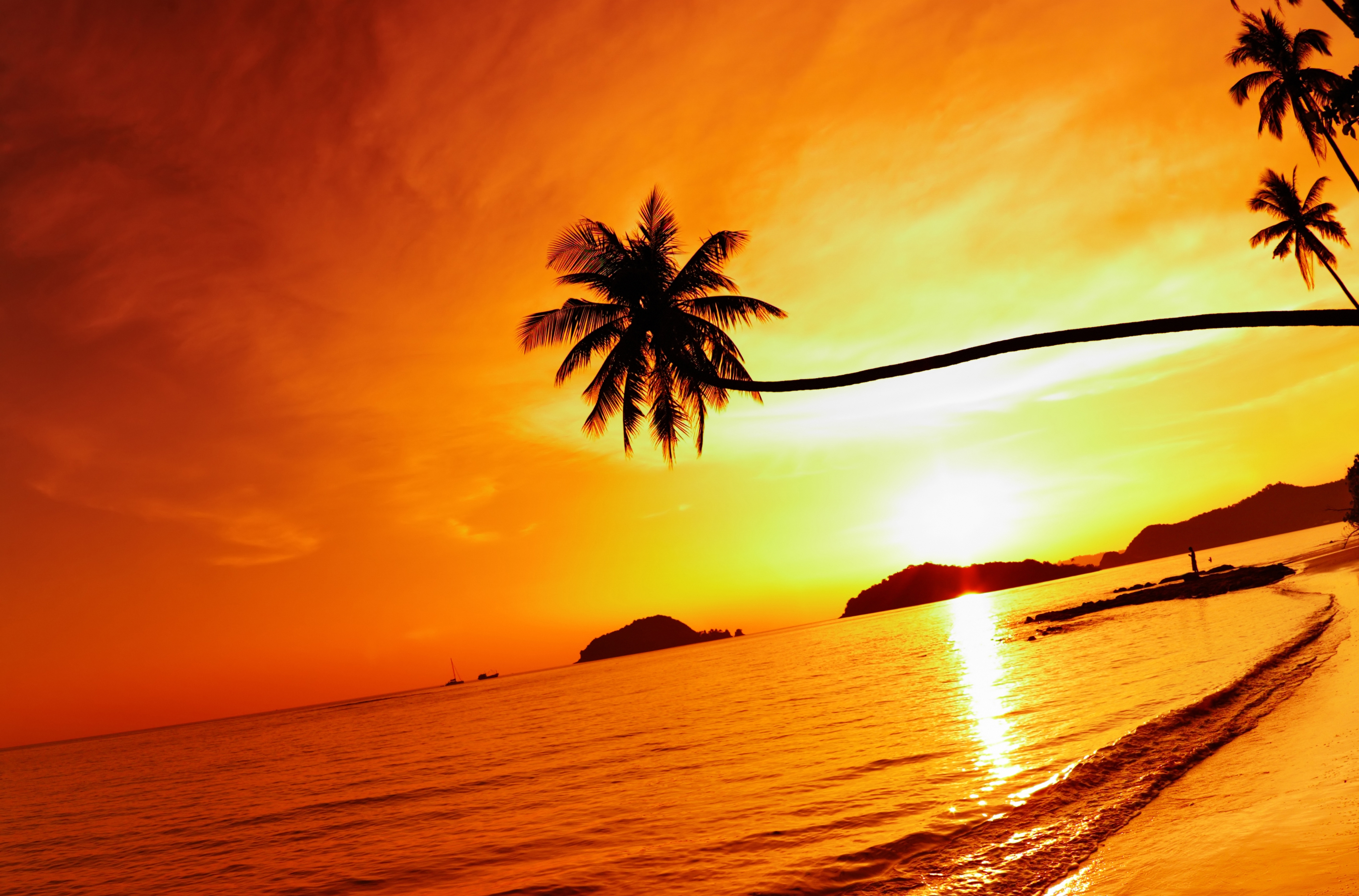 Serene Sunset at Thailand Beach Ultra HD Wallpaper