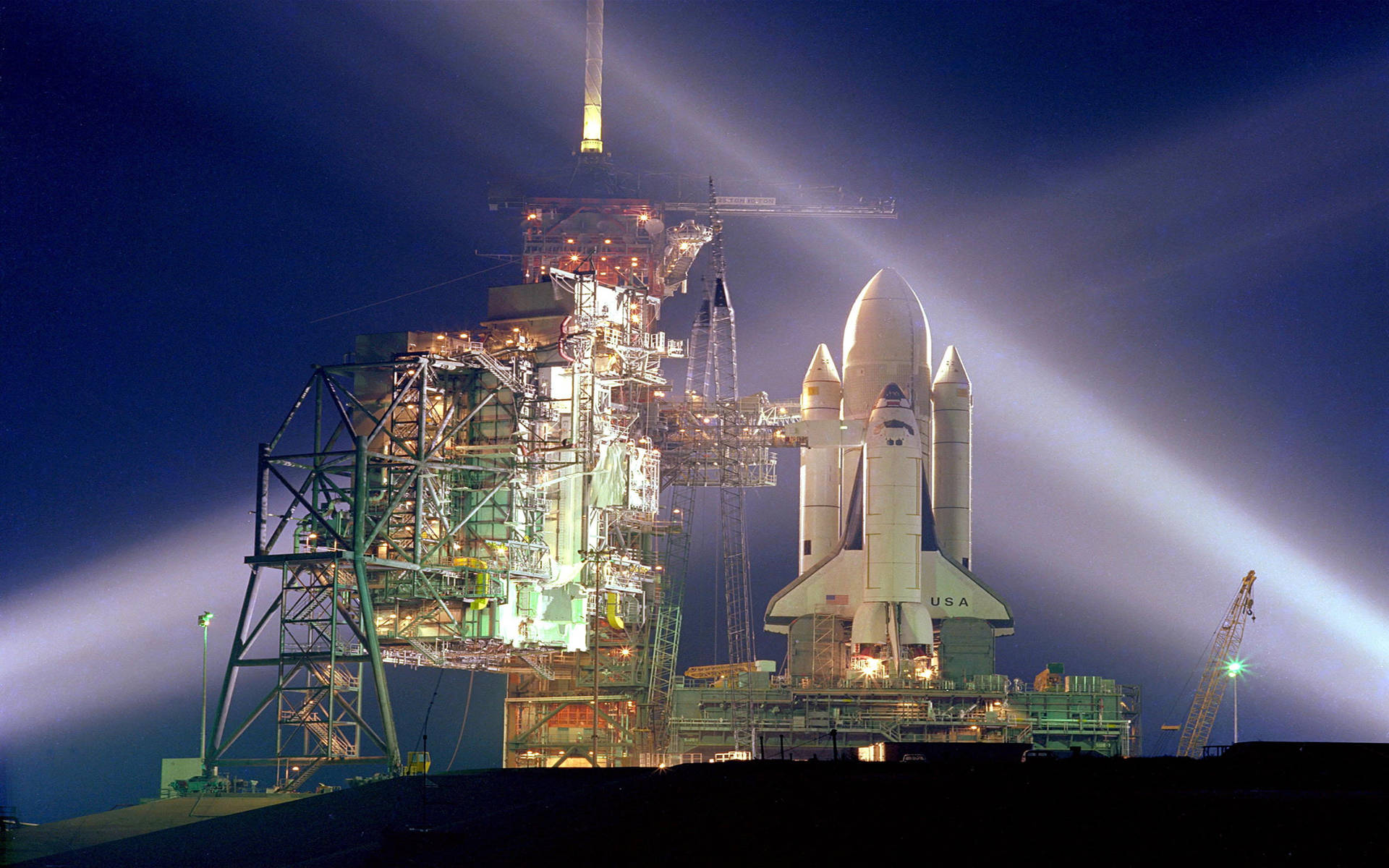 Kennedy Space Center Spotlight On Sts 1 Wallpaper